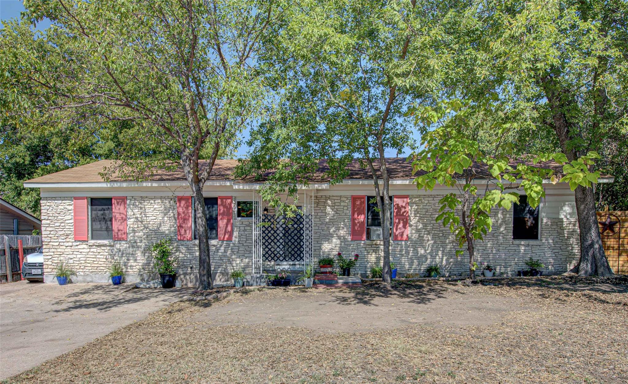 110 Saint Johns Ave