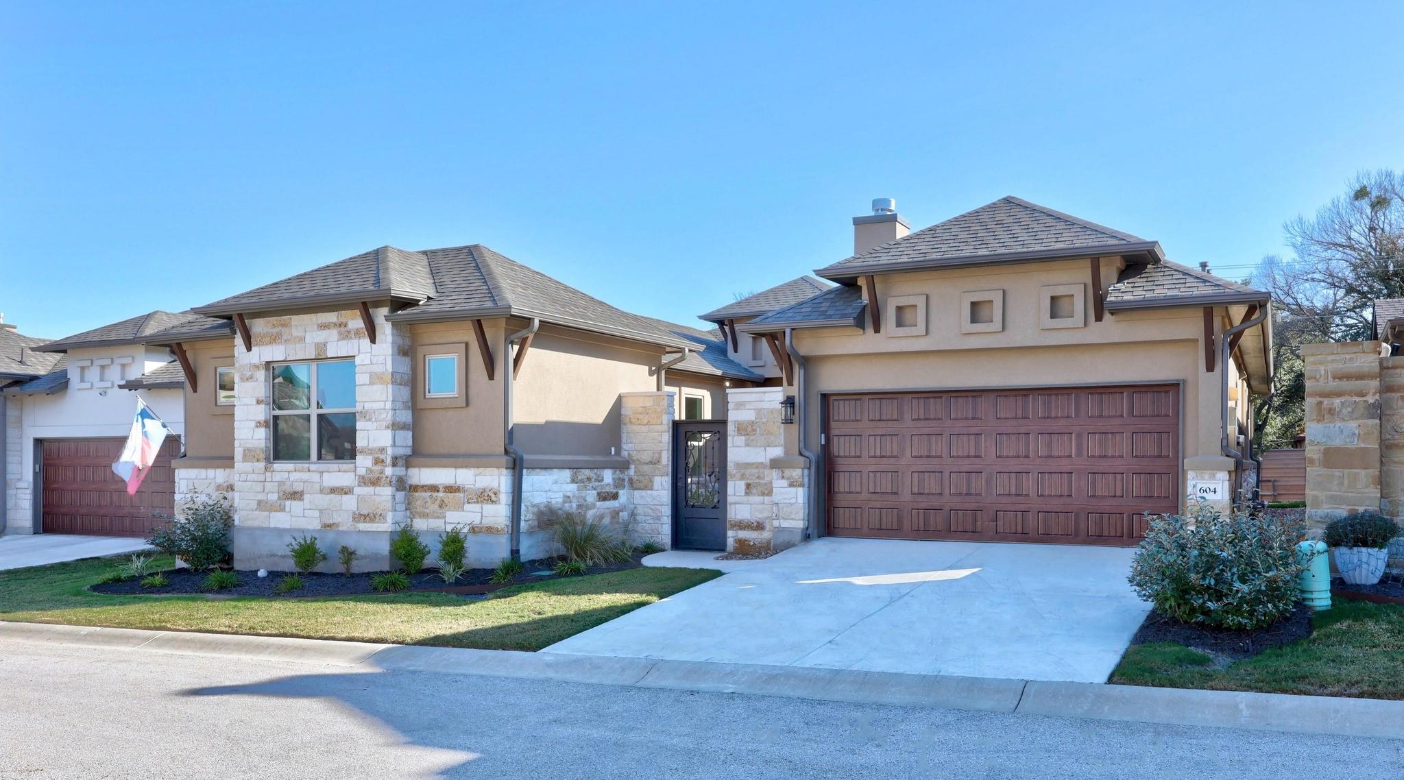 604 Bottlebrush Dr