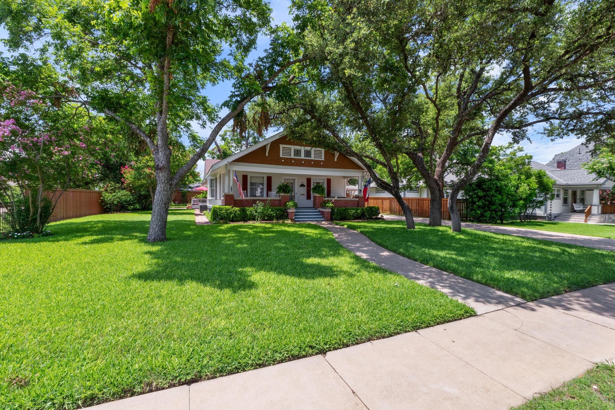 810 University Ave
