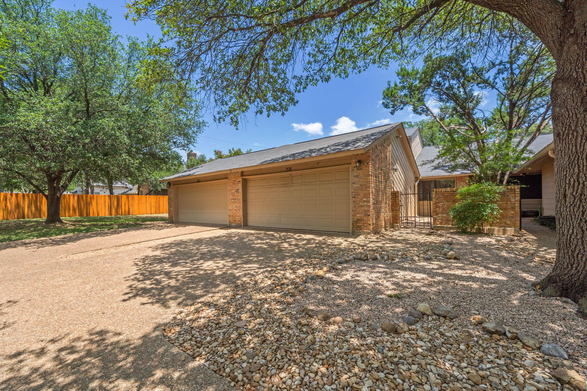 7205 Waldon Dr