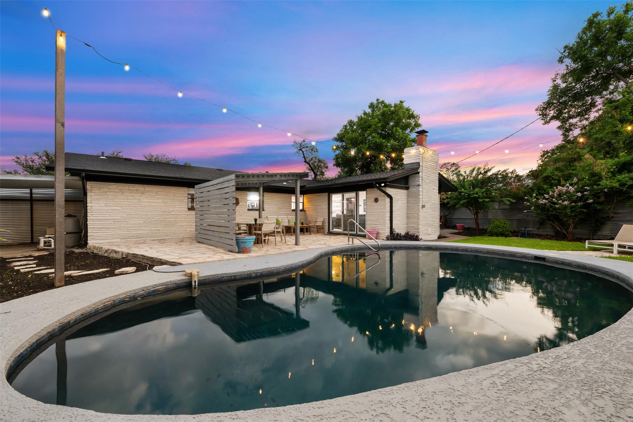 1806 Rogge Ln