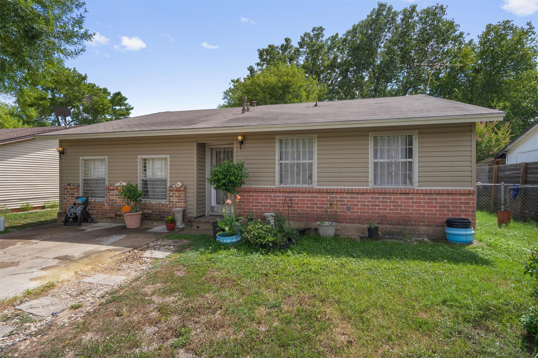 5507 Burgundy Dr