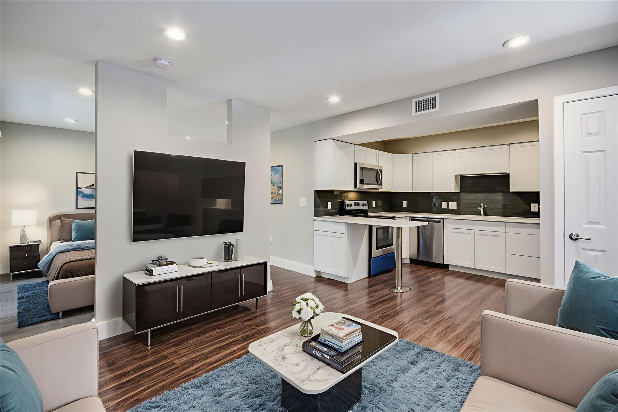 935 La Posada Dr
