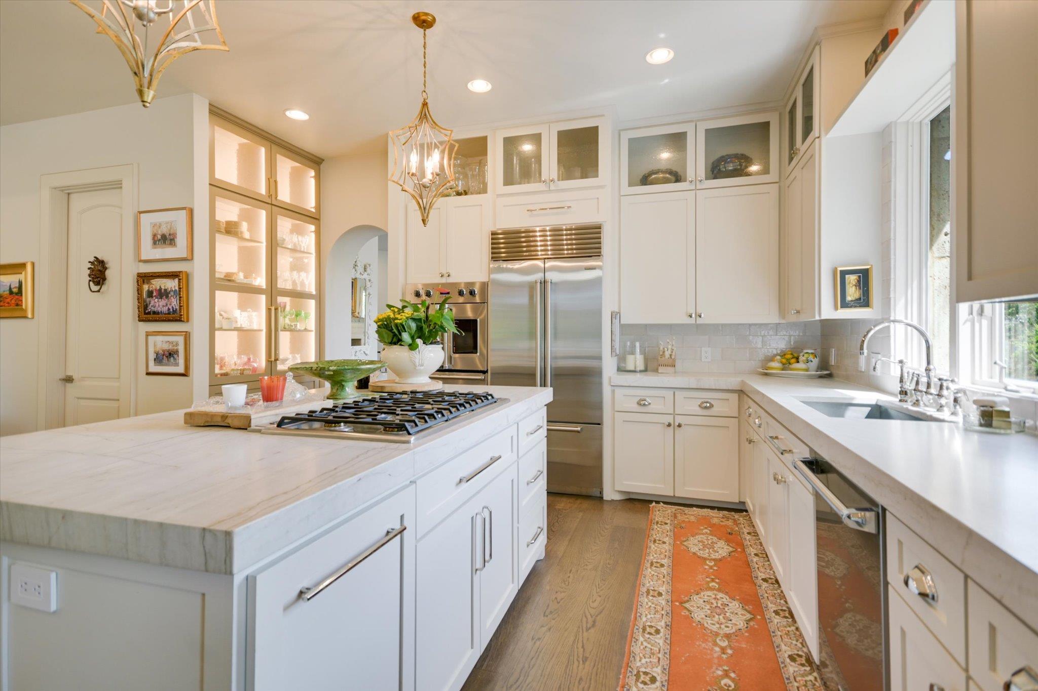 2305 Barton Creek Blvd