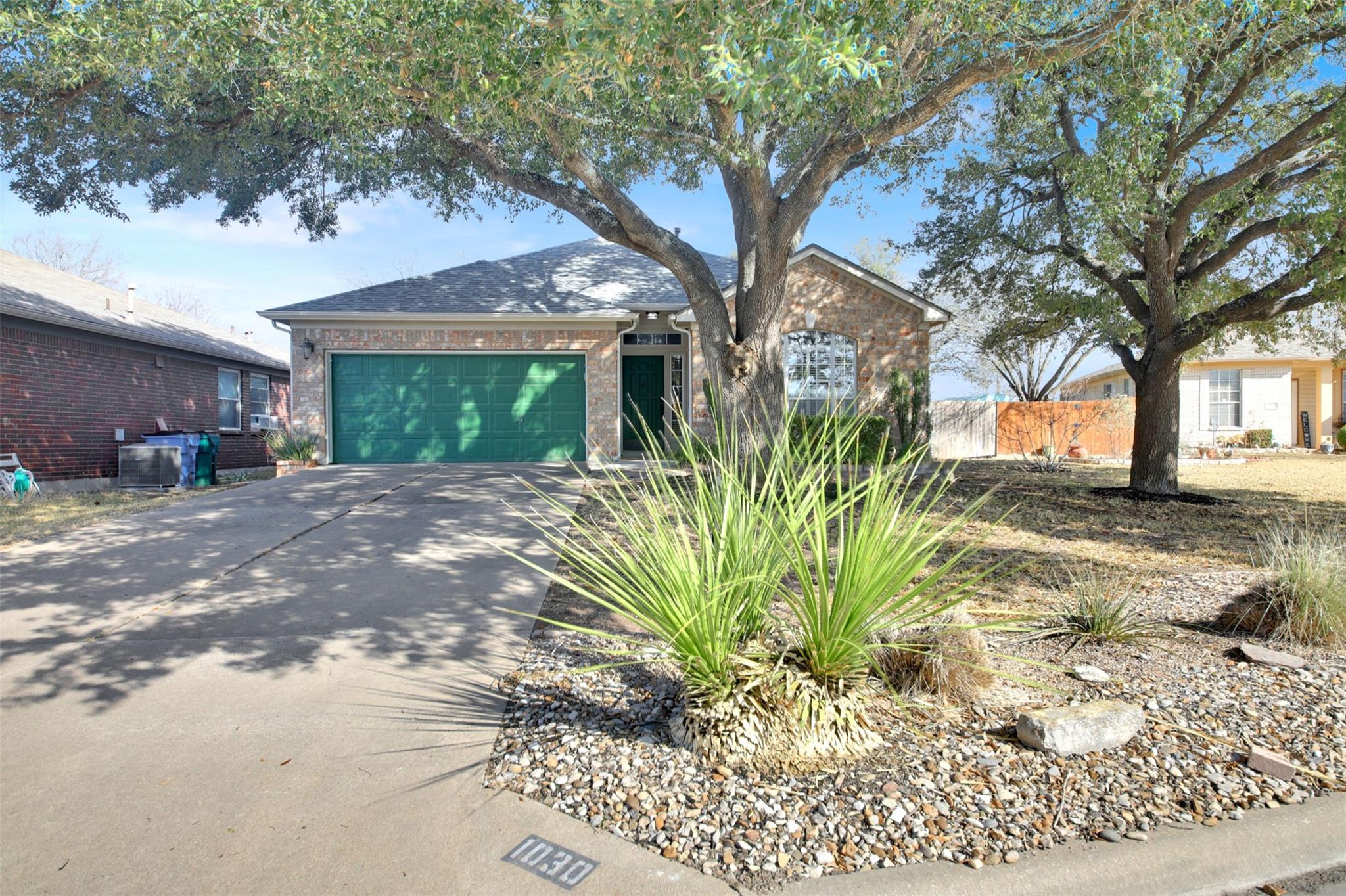 1030 Disraeli Cir