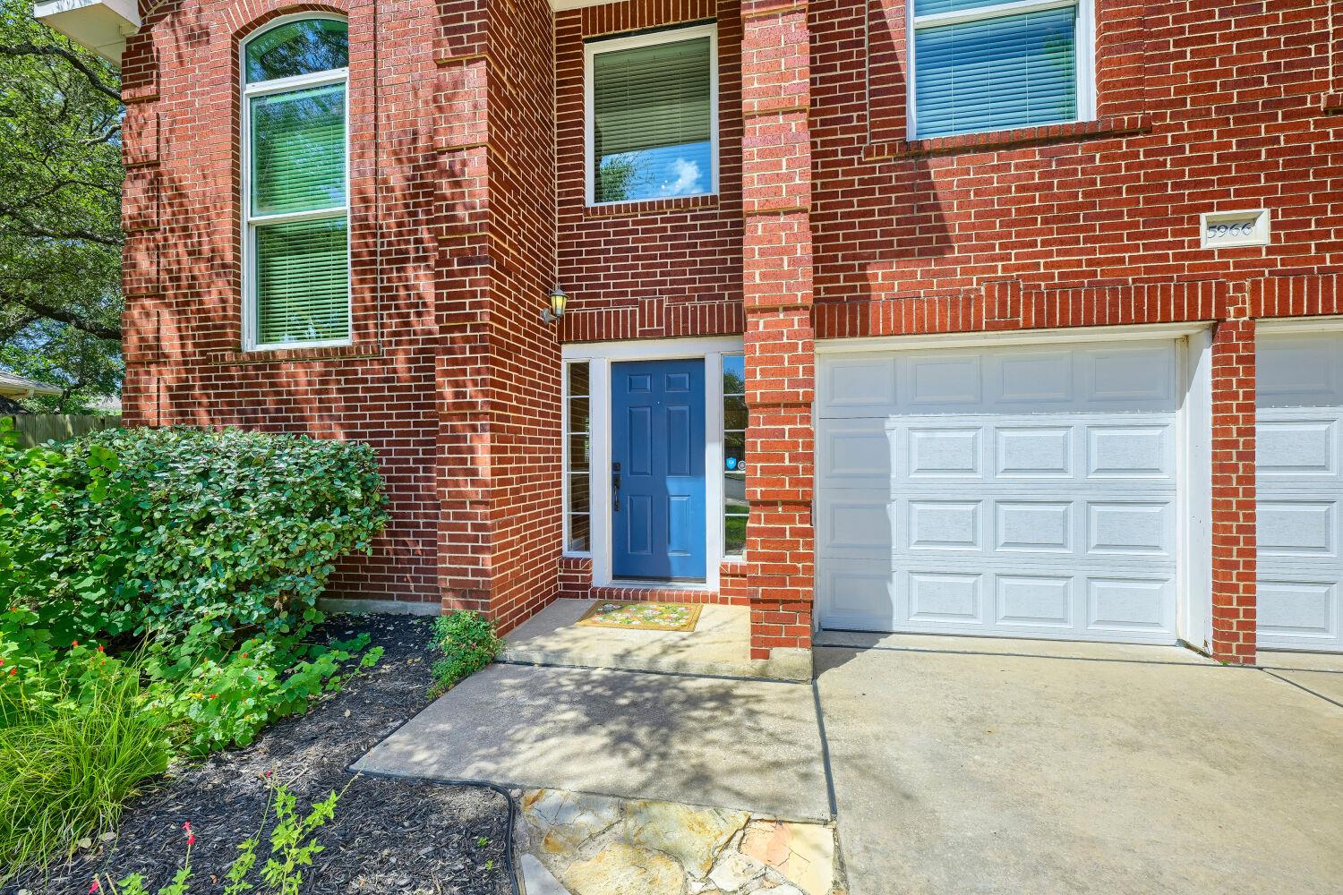 5966 Mesa Verde Cir