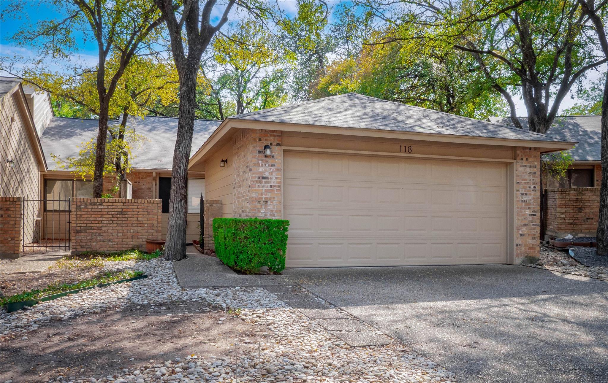7211 Lakewood Dr