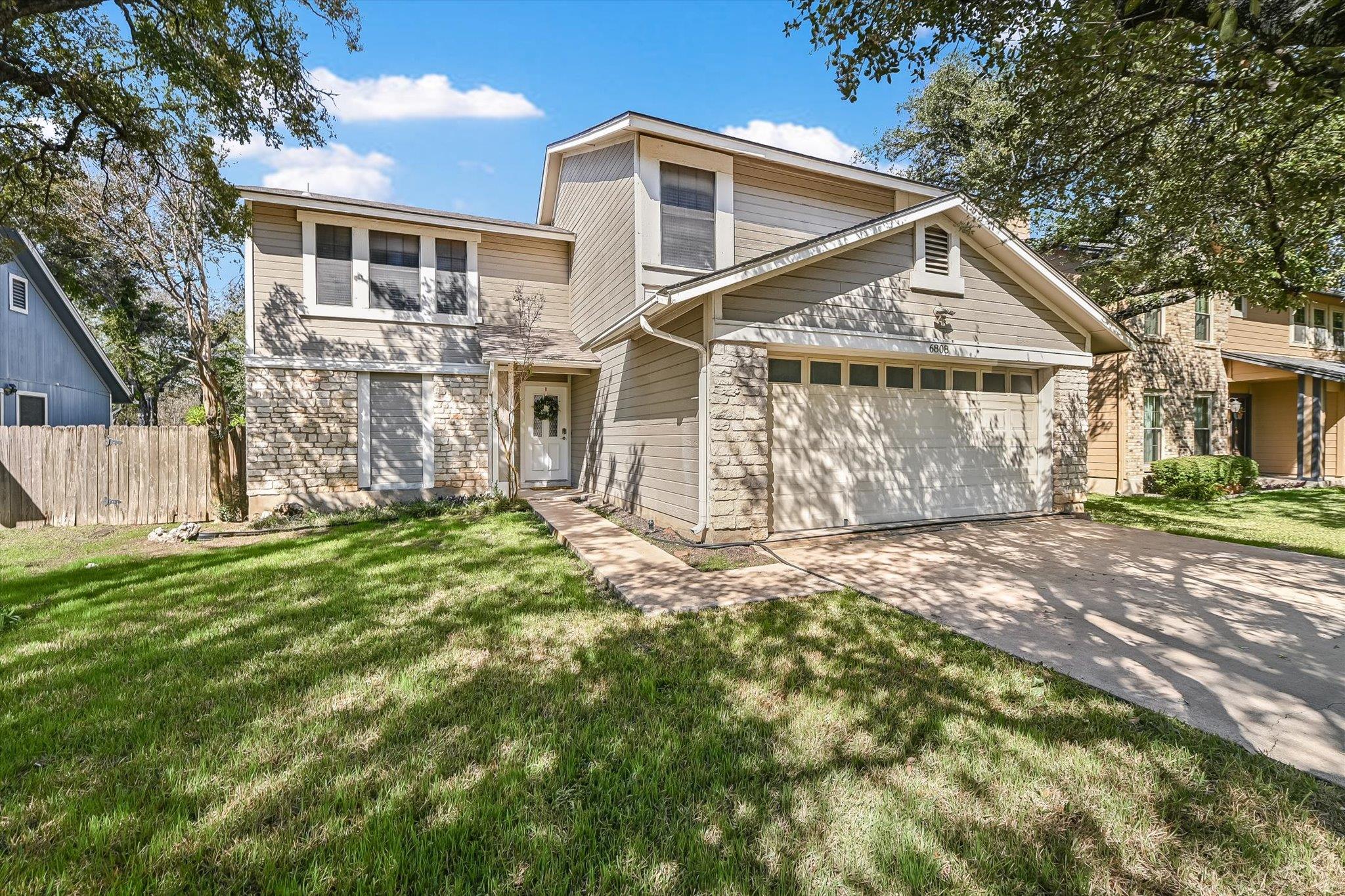 6808 Luckenbach Ln
