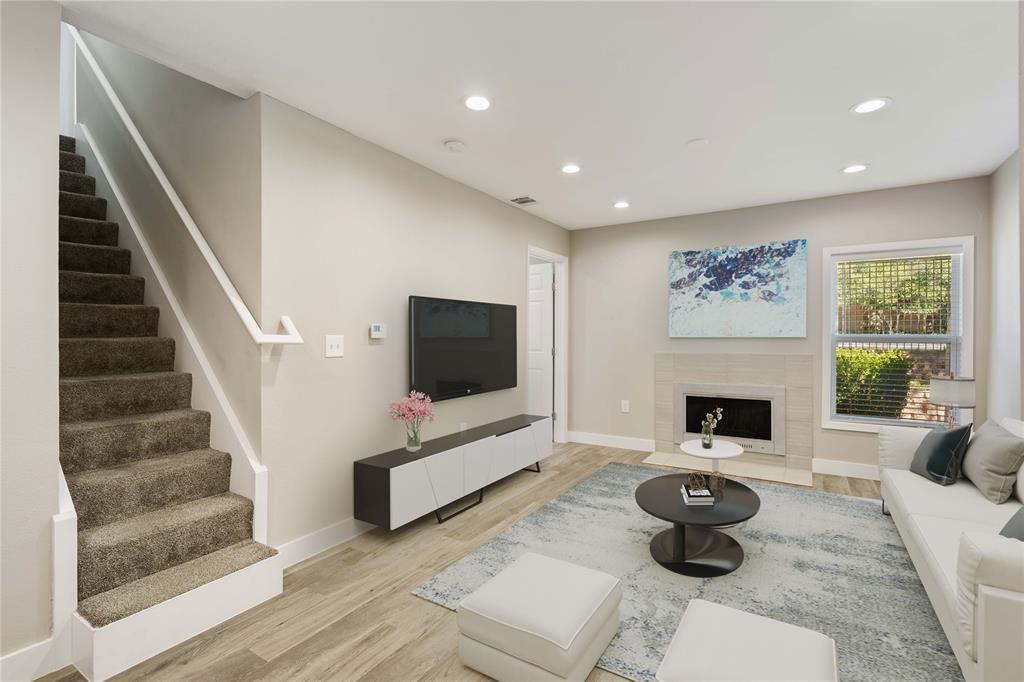 935 La Posada Dr