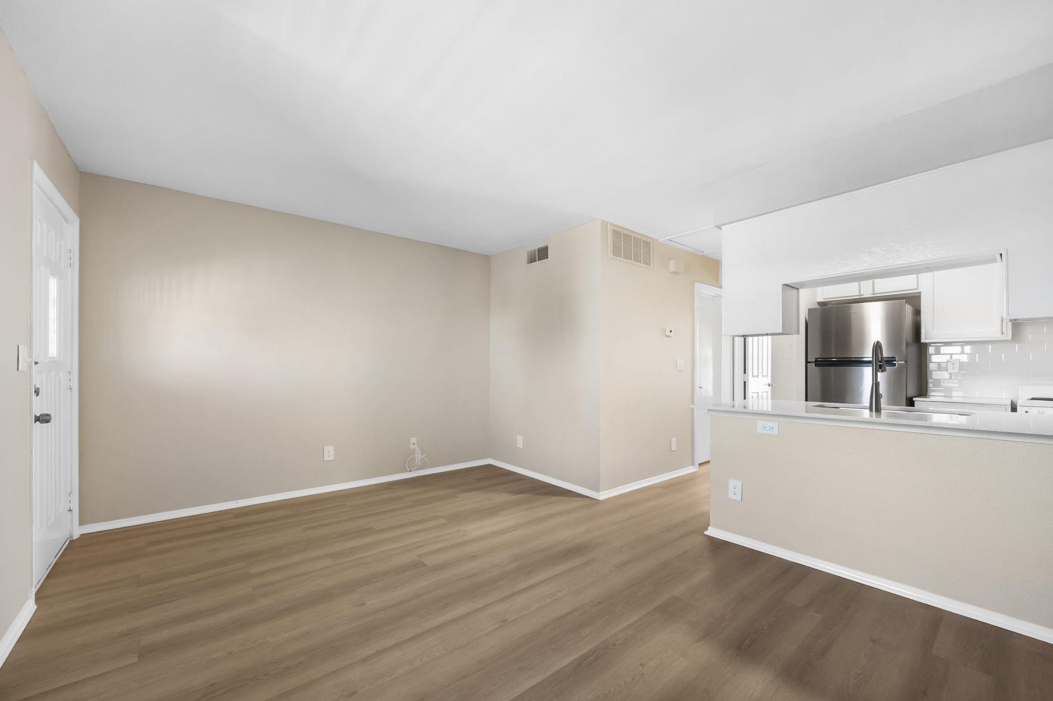 3012 Whisper Oaks Ln
