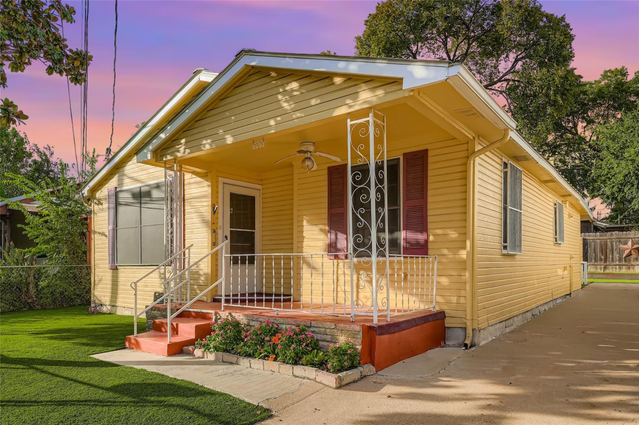 2308 Santa Rita St
