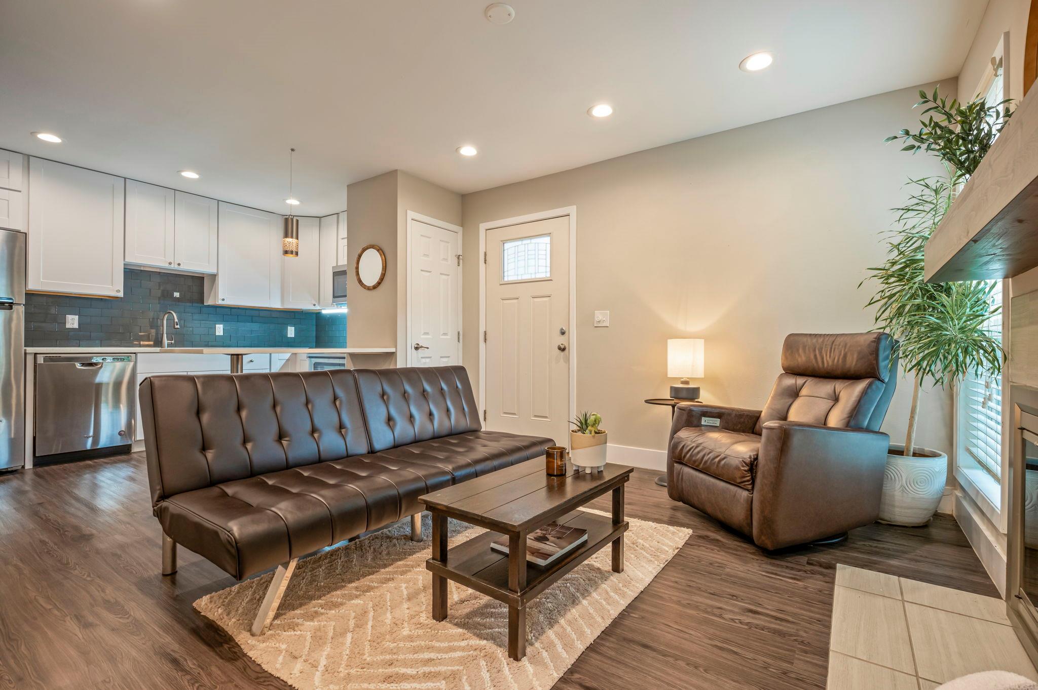 935 La Posada Dr