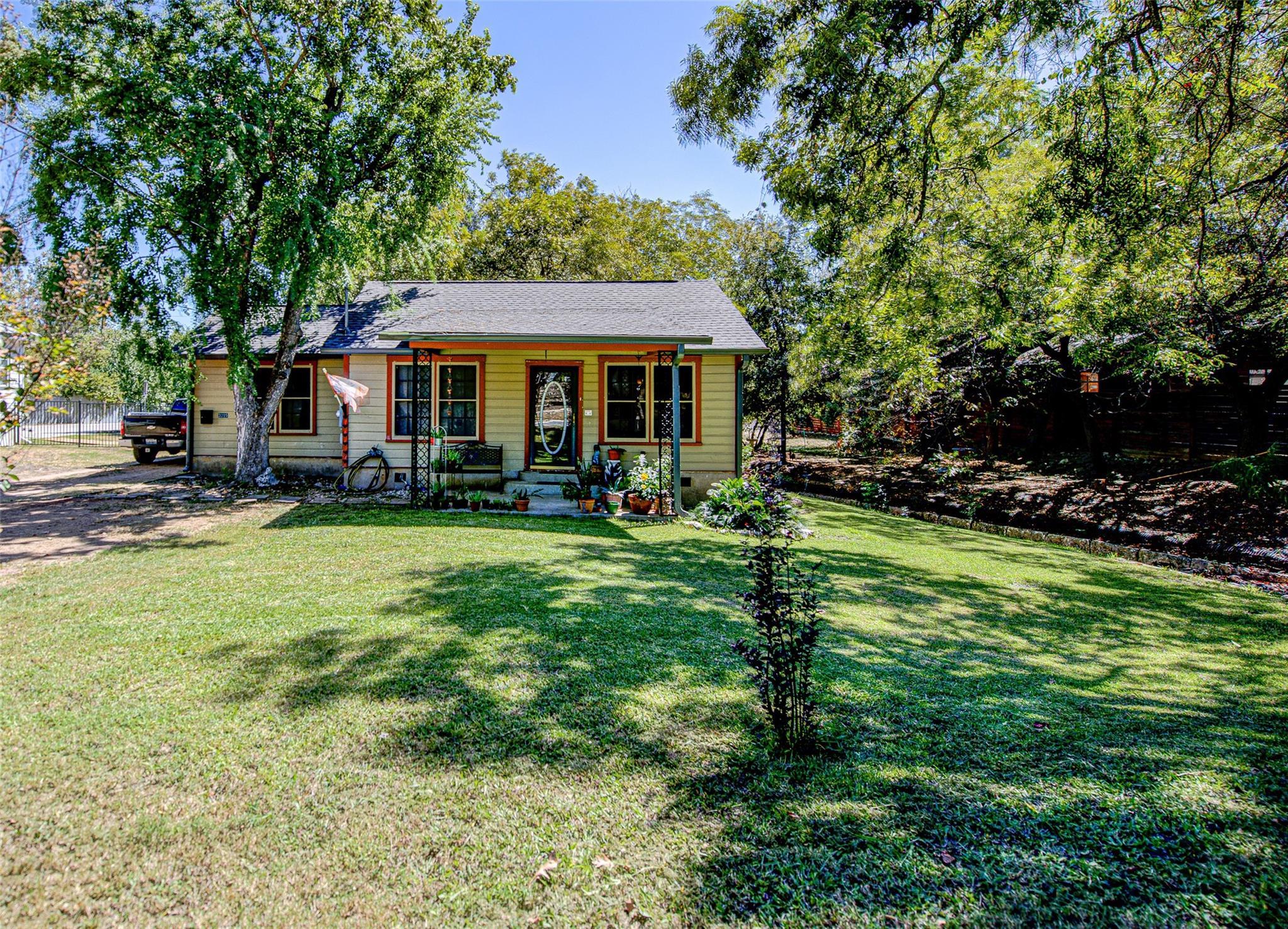 3205 Menchaca Rd