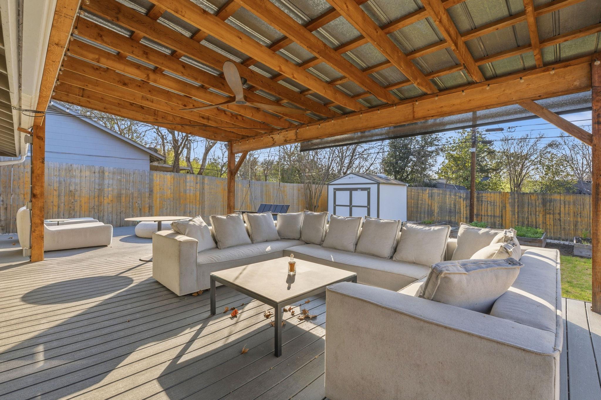 2612 Little John Ln