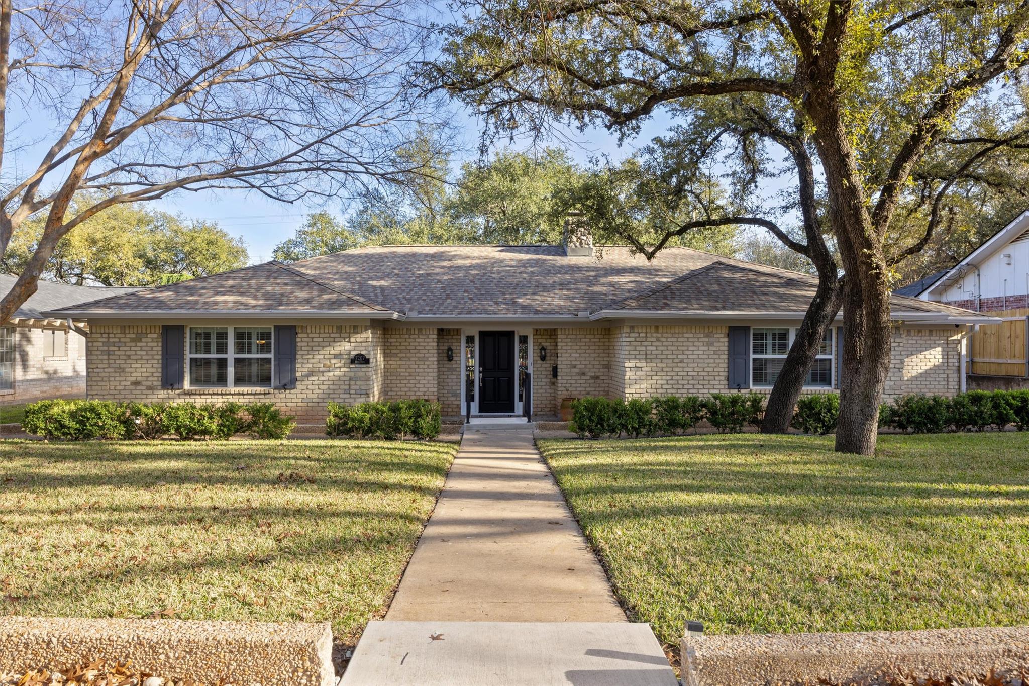 7207 Mesa Dr