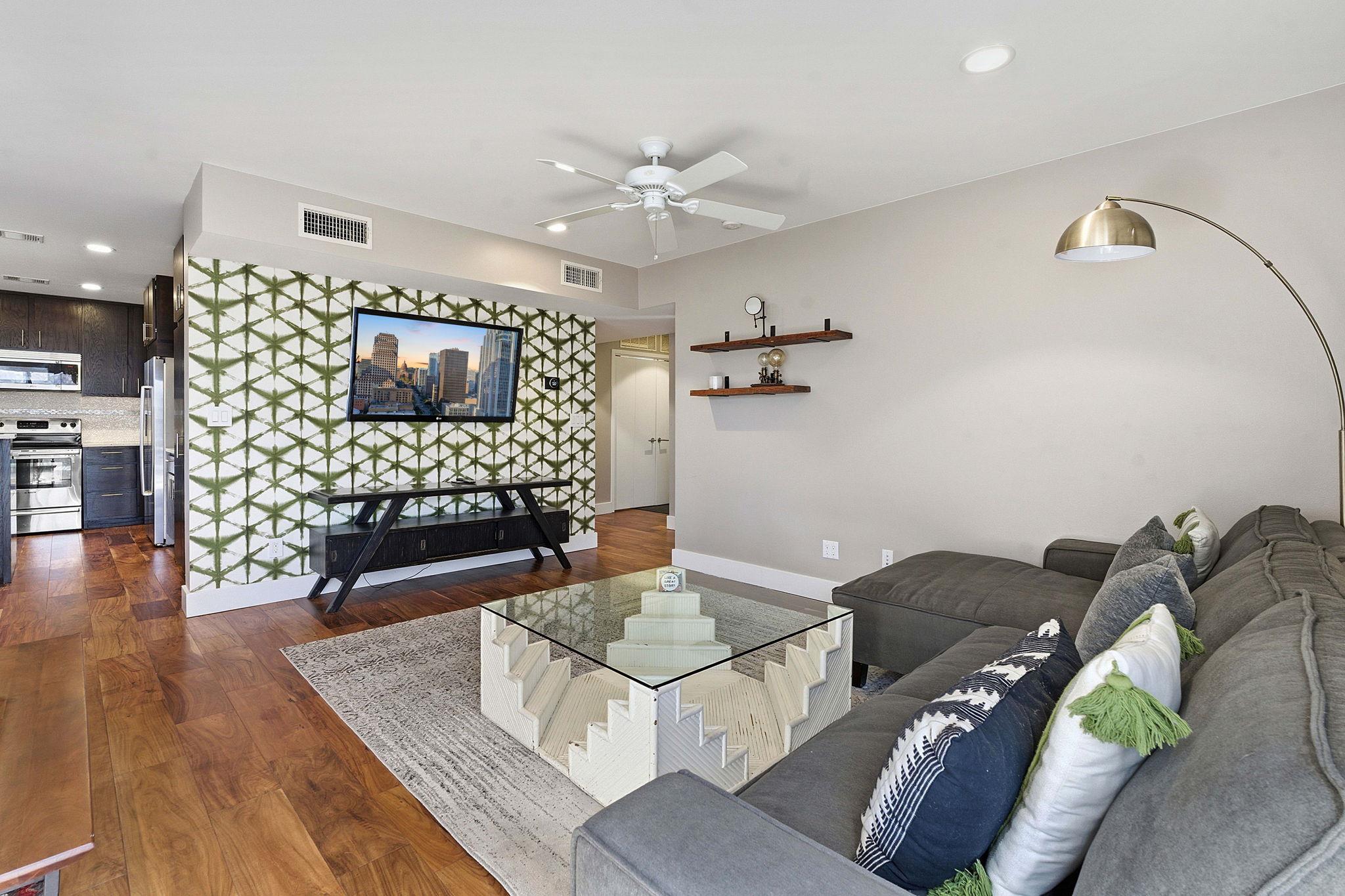 904 West Ave