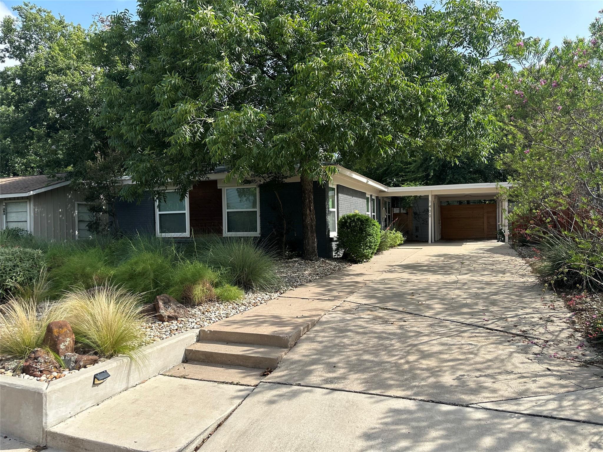1400 Westmoor Dr