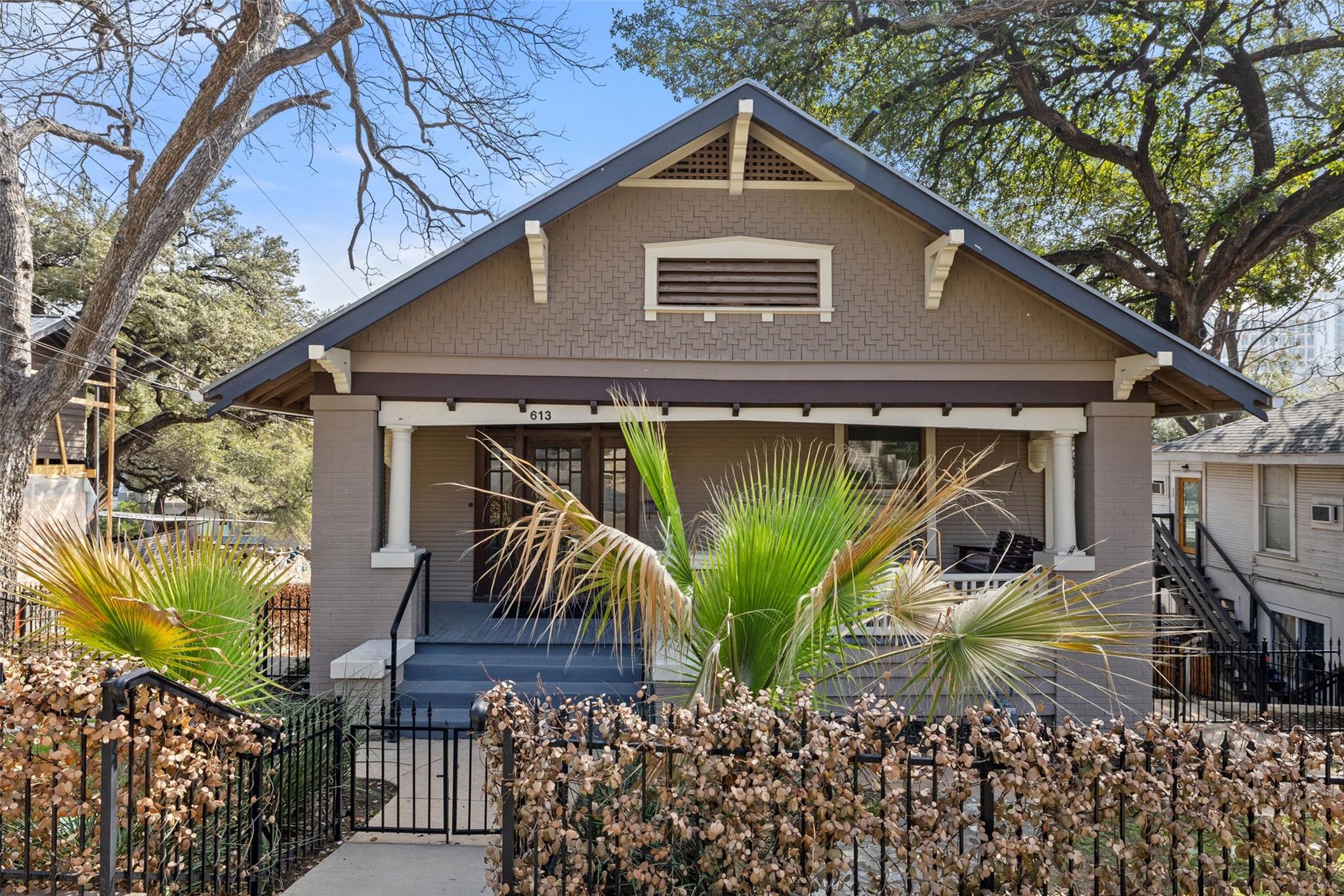 613 Baylor St