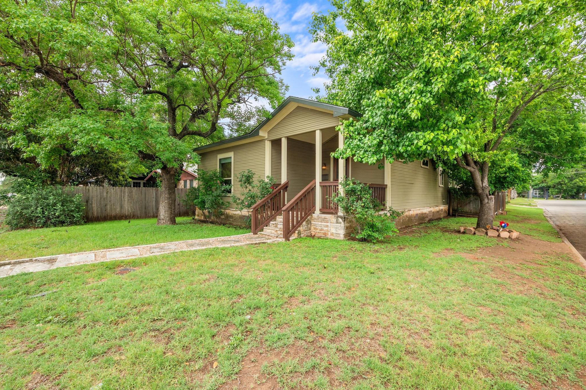 111 Adam L Chapa Sr St