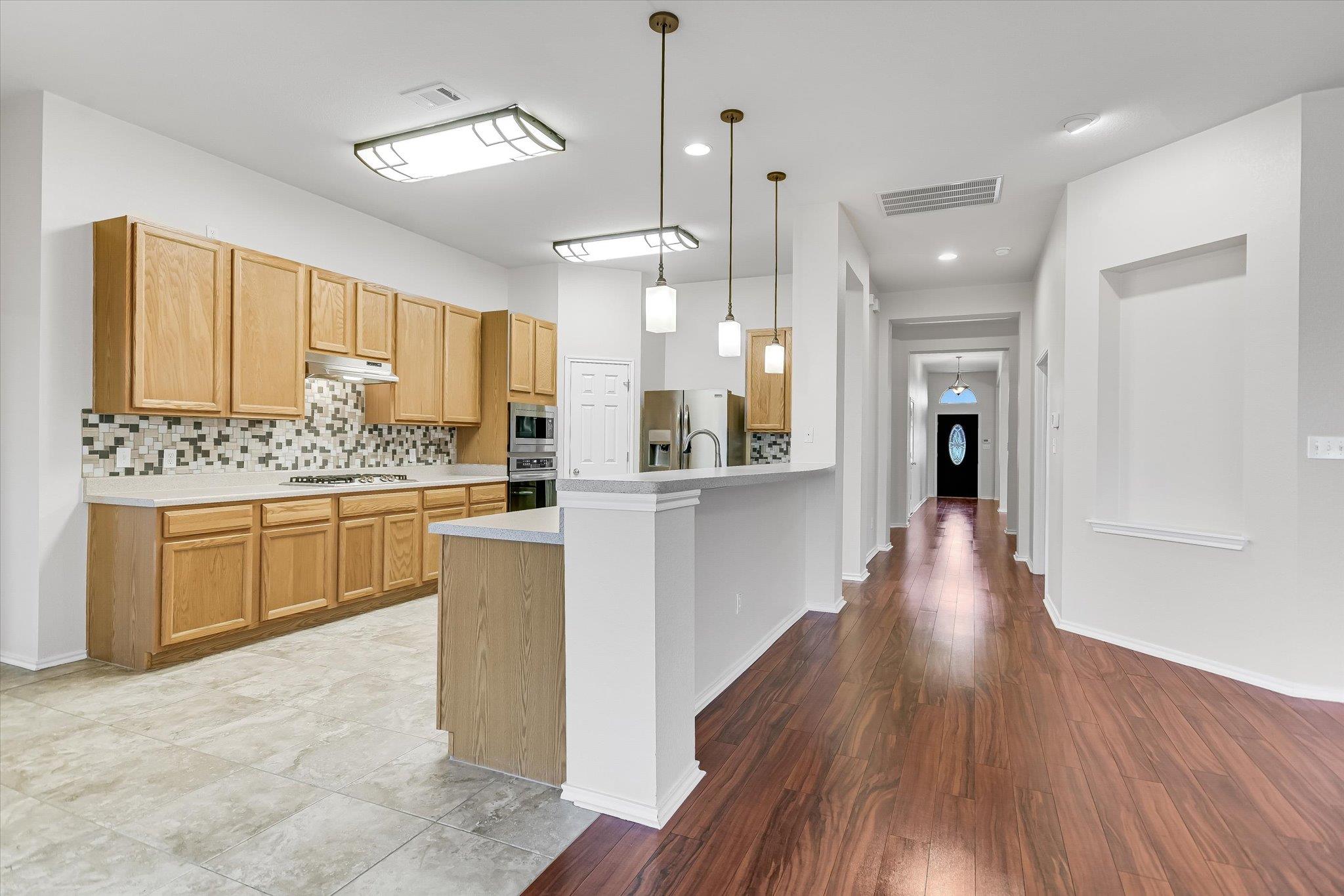 802 Sykes Ct