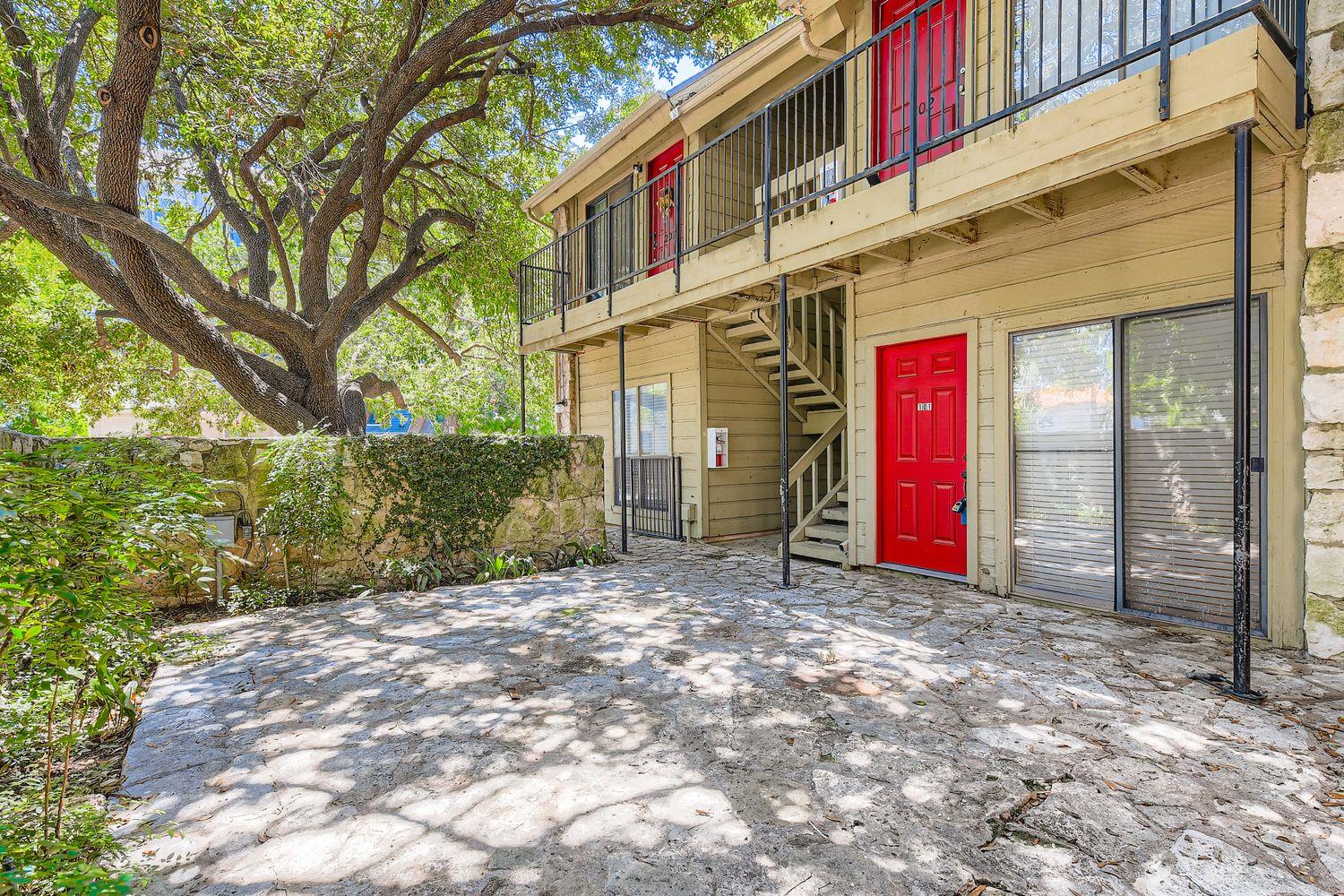 708 Graham Pl