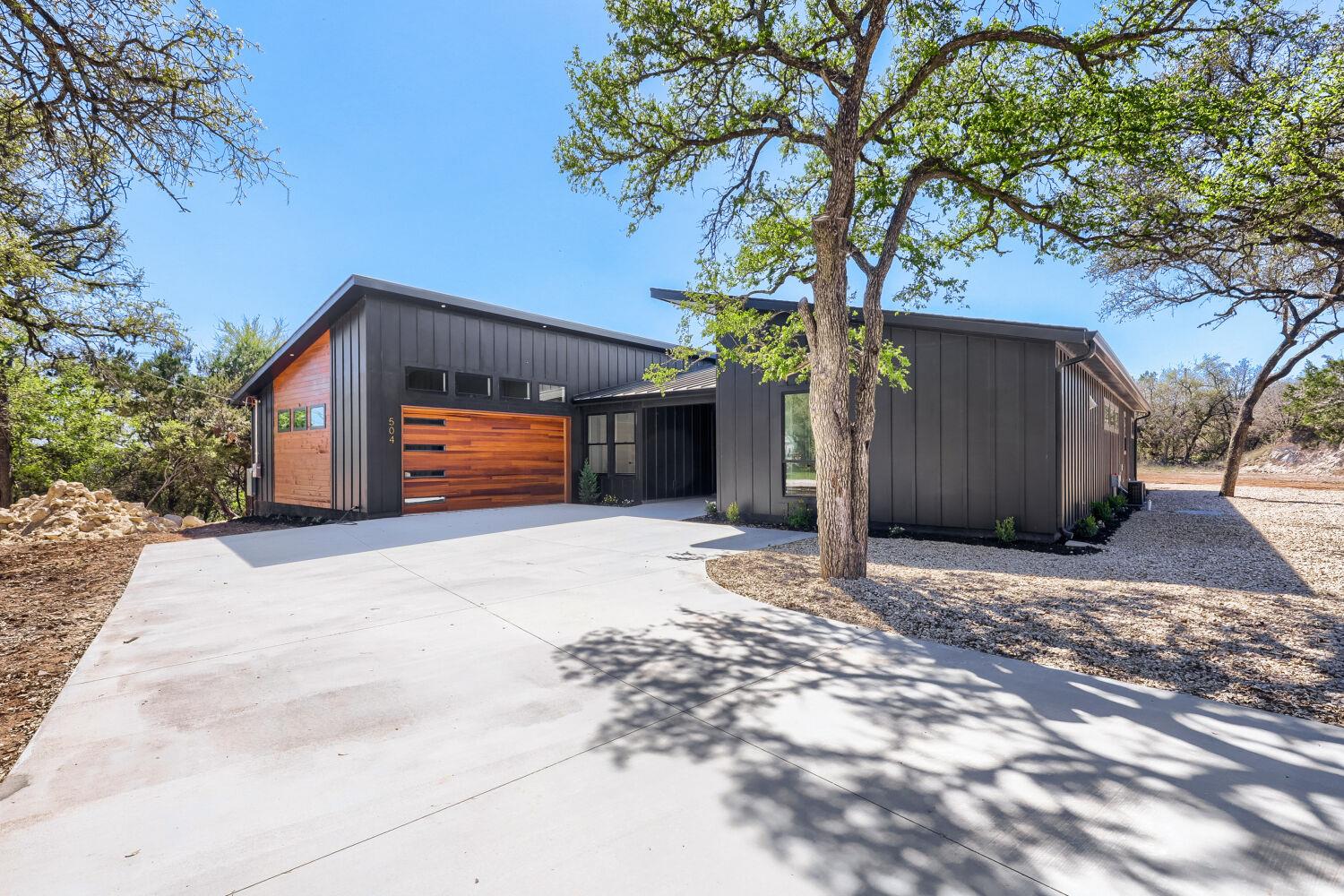 504 District Ln