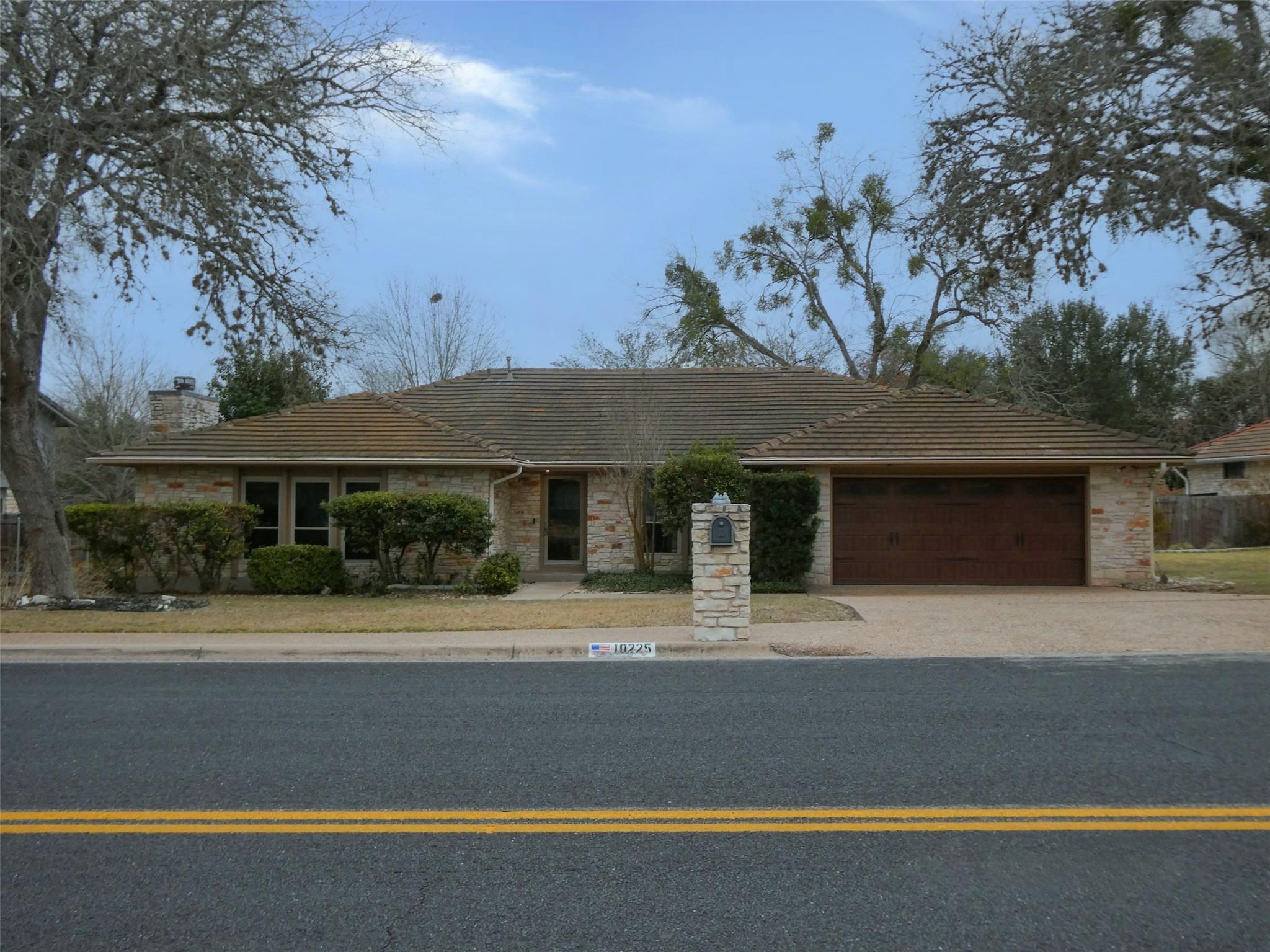 10225 PINEHURST Dr