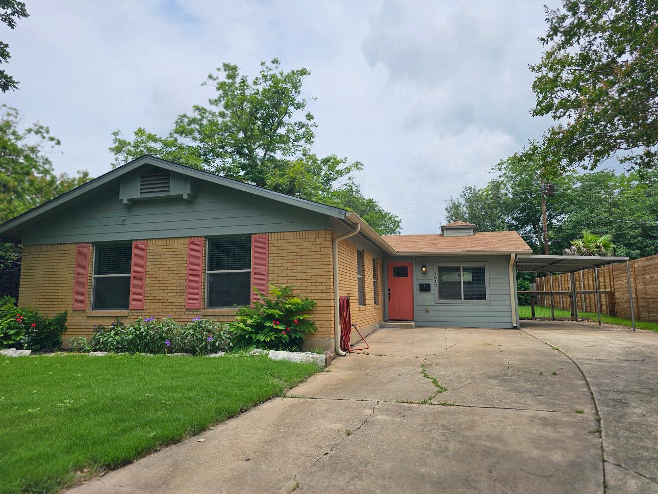 1812 Forestglade Dr