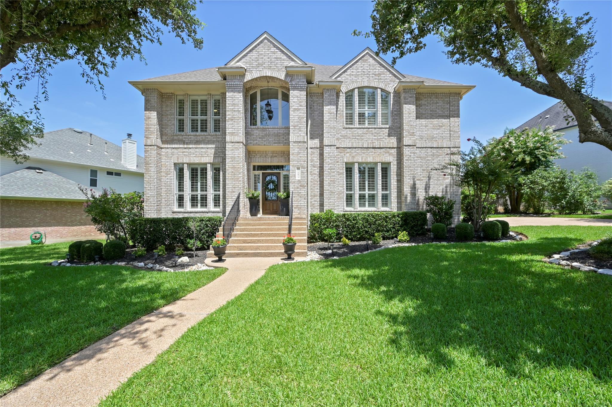 5413 Merrywing Cir