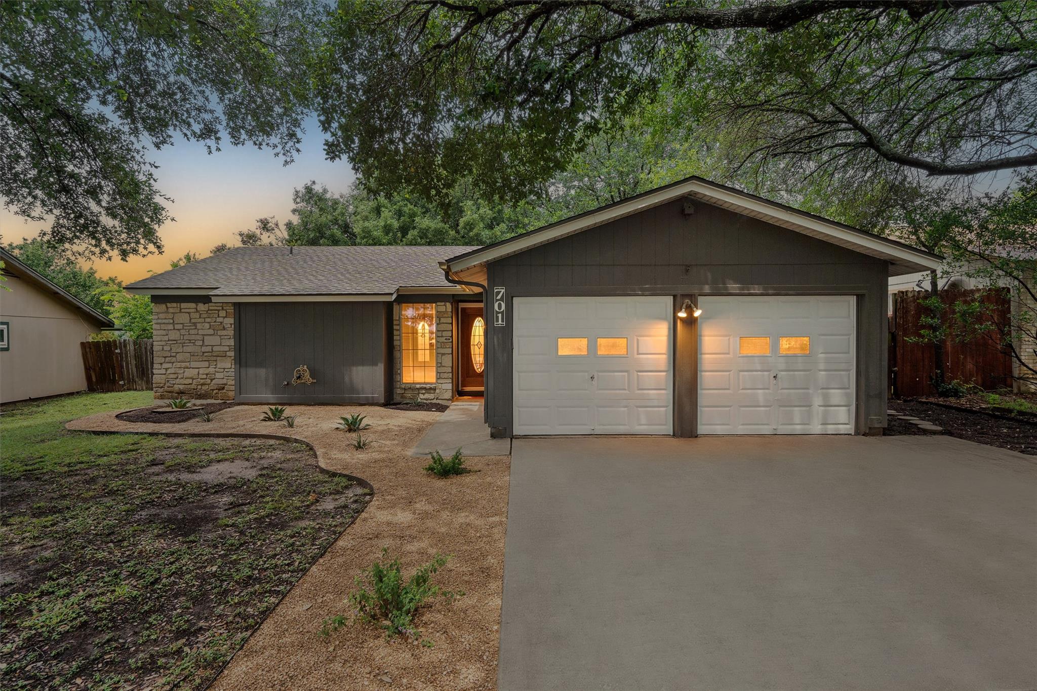 701 Riverwood Dr