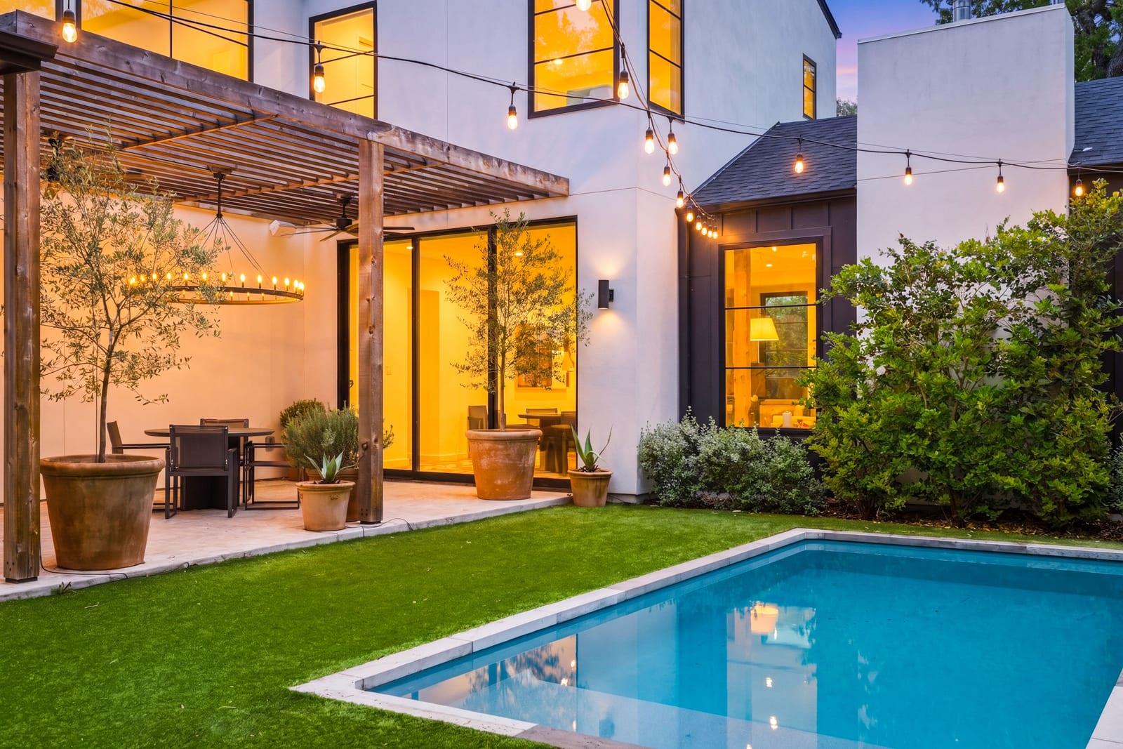 907 Karen Ave