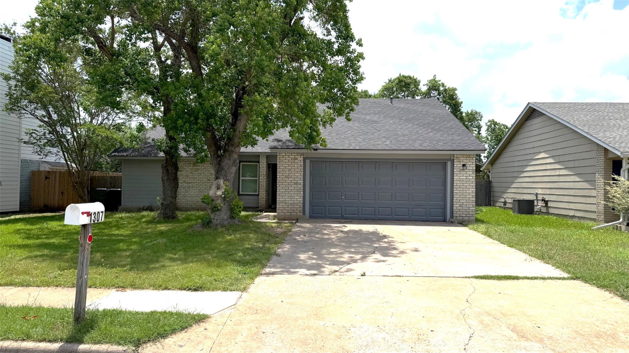 1307 Wroxton Way