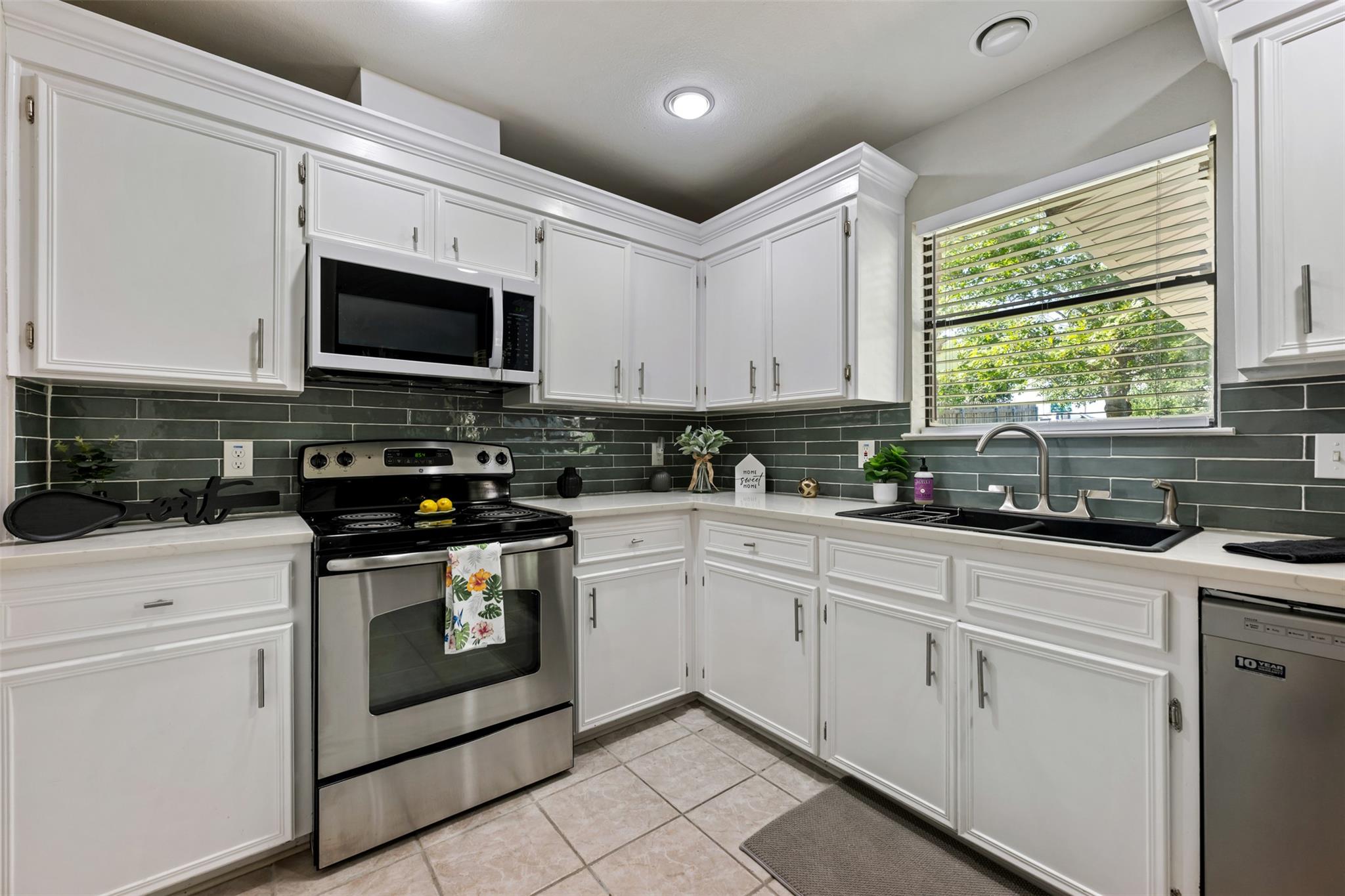 1301 Dove Haven Dr
