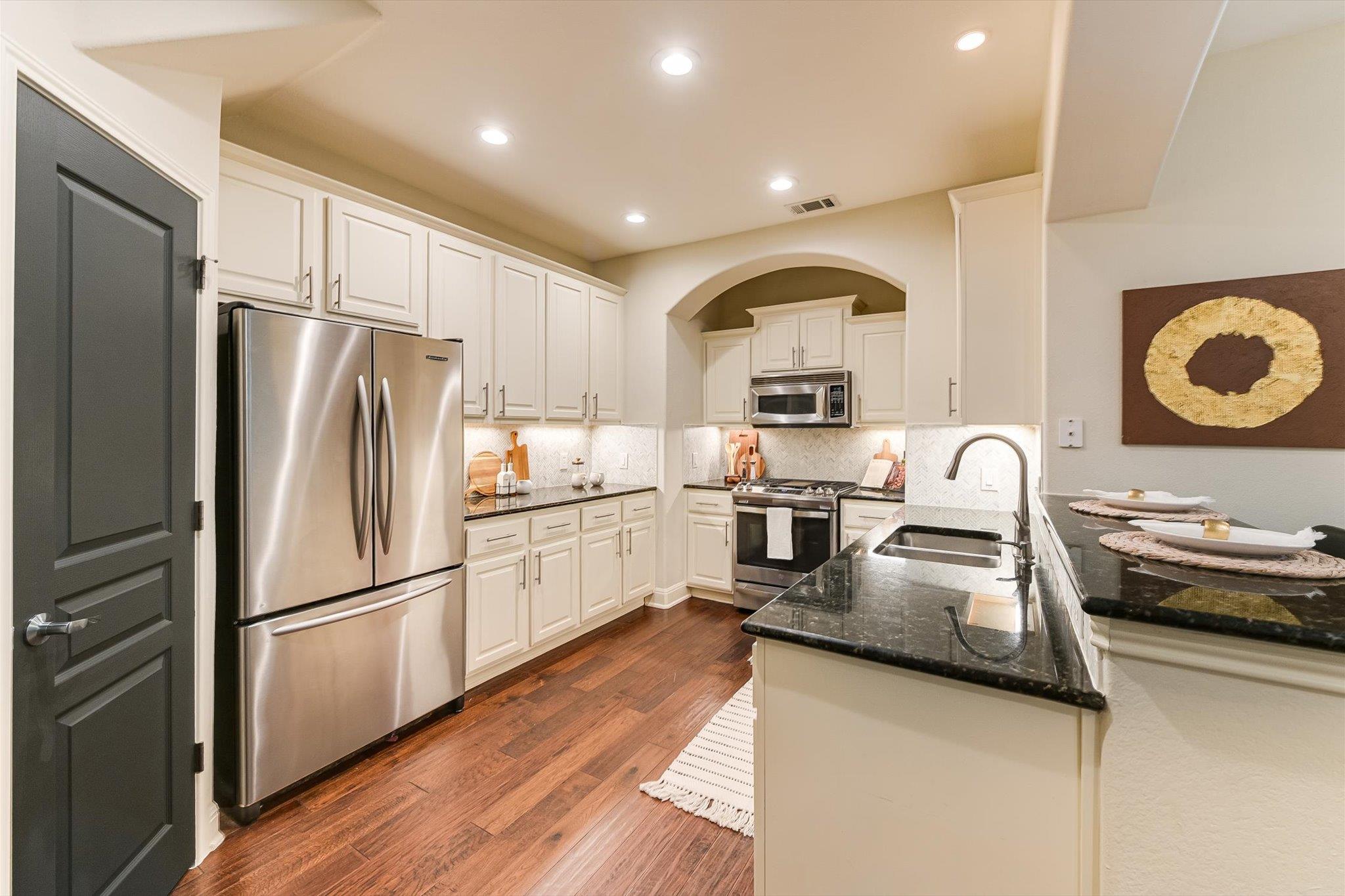 3406 Menchaca Rd