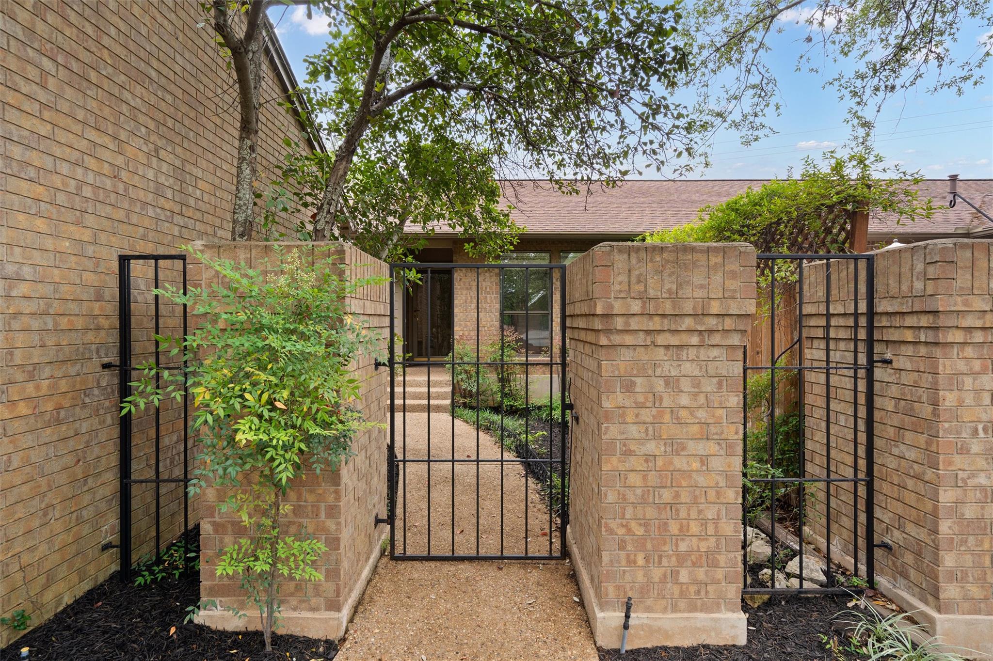 5724 N SCOUT ISLAND Cir