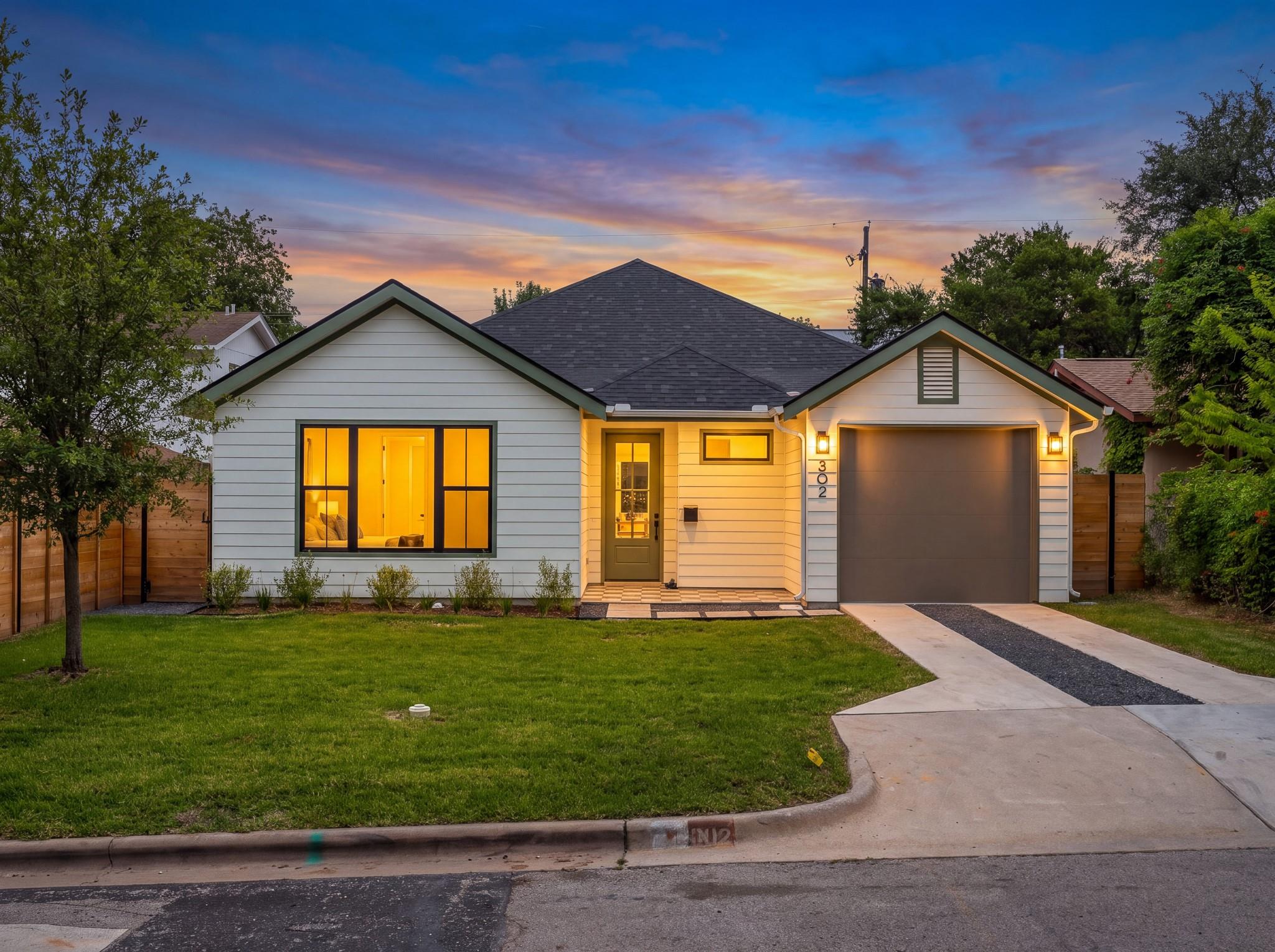 302 El Paso St