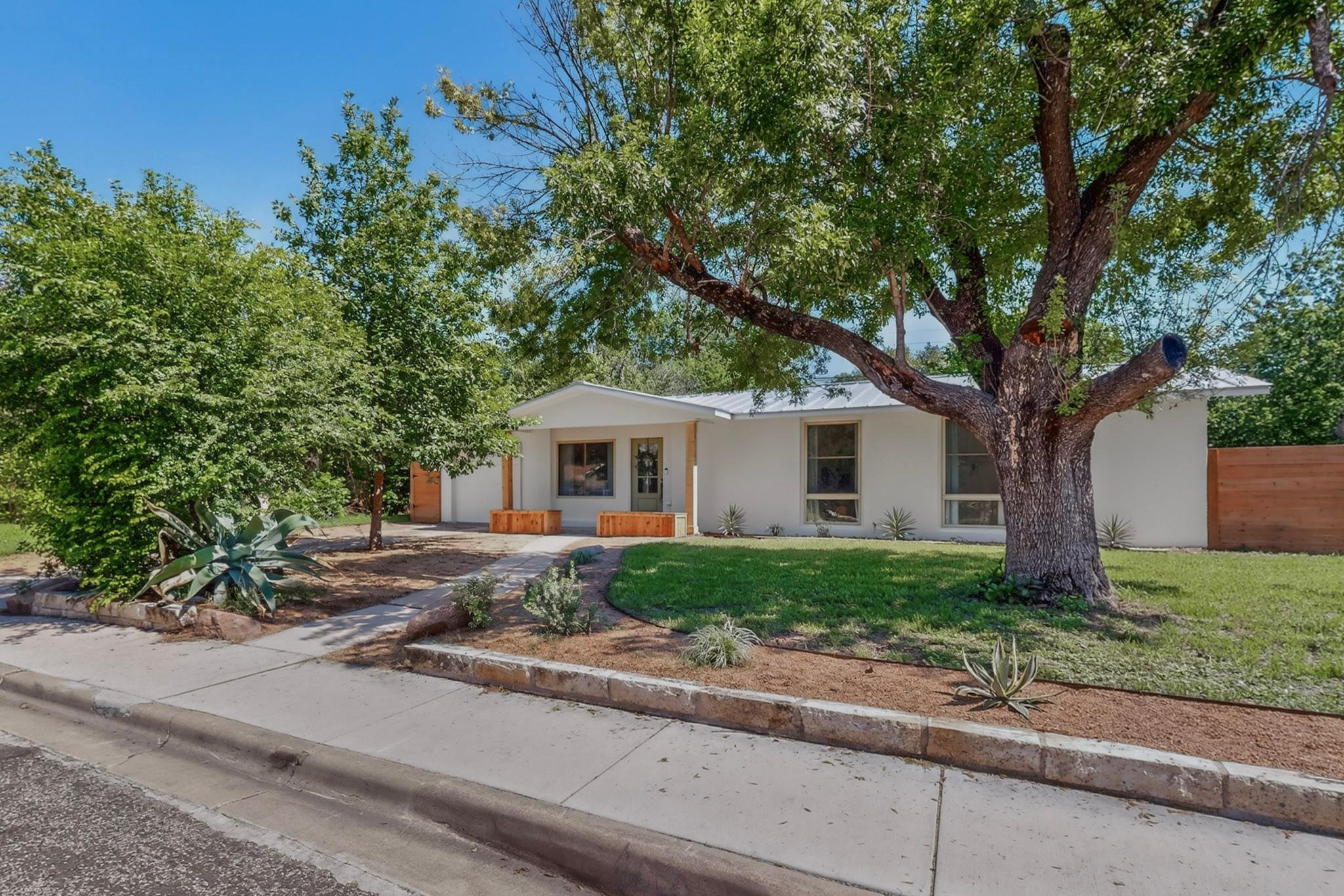 1308 BROADMOOR Dr
