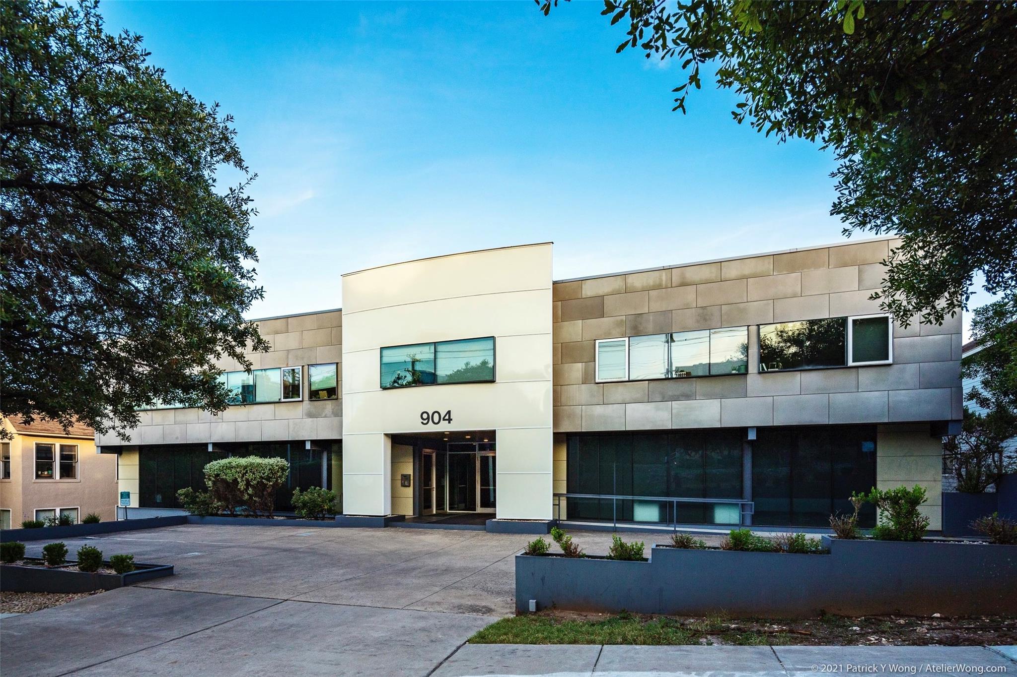 904 West Ave