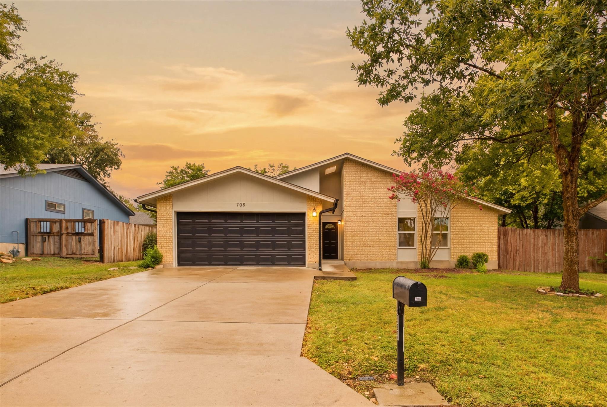 708 Greenwich Pl