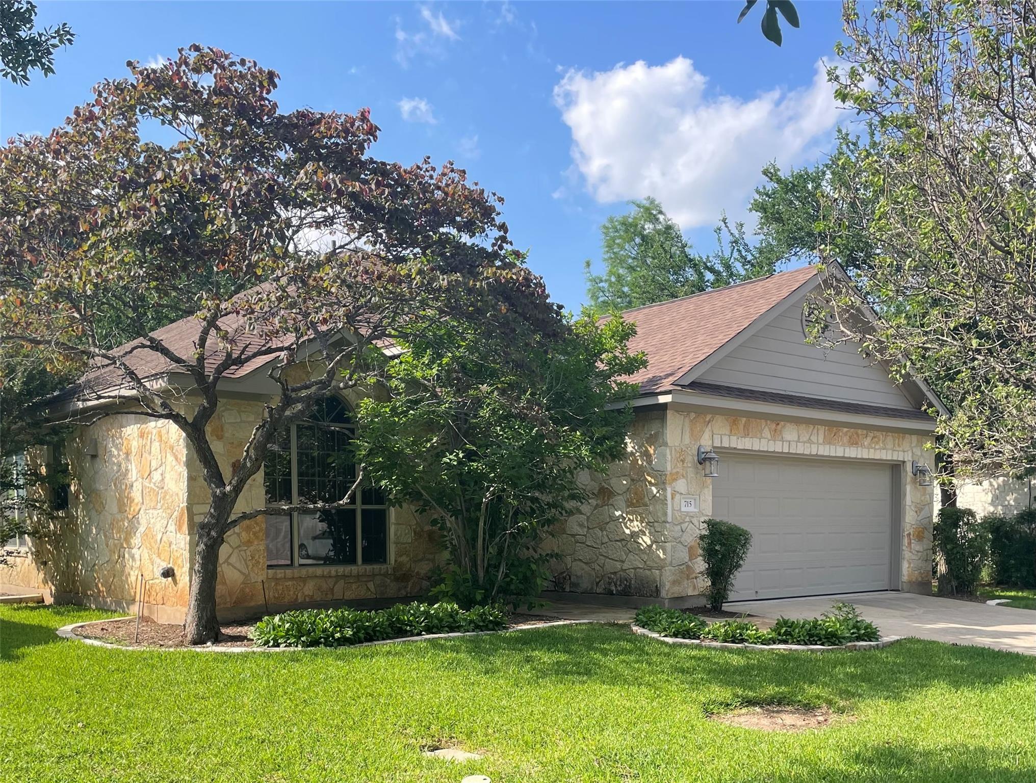 715 Enchanted Rock Trl