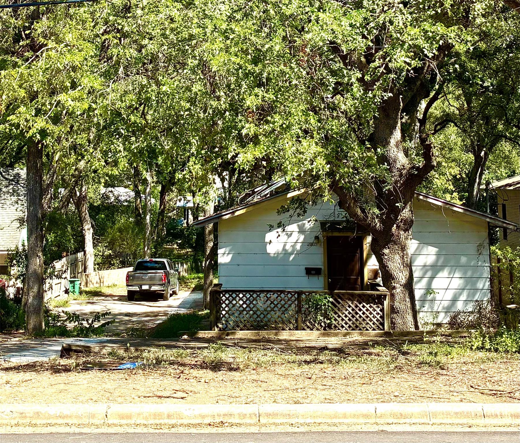 2005 Sharon Ln