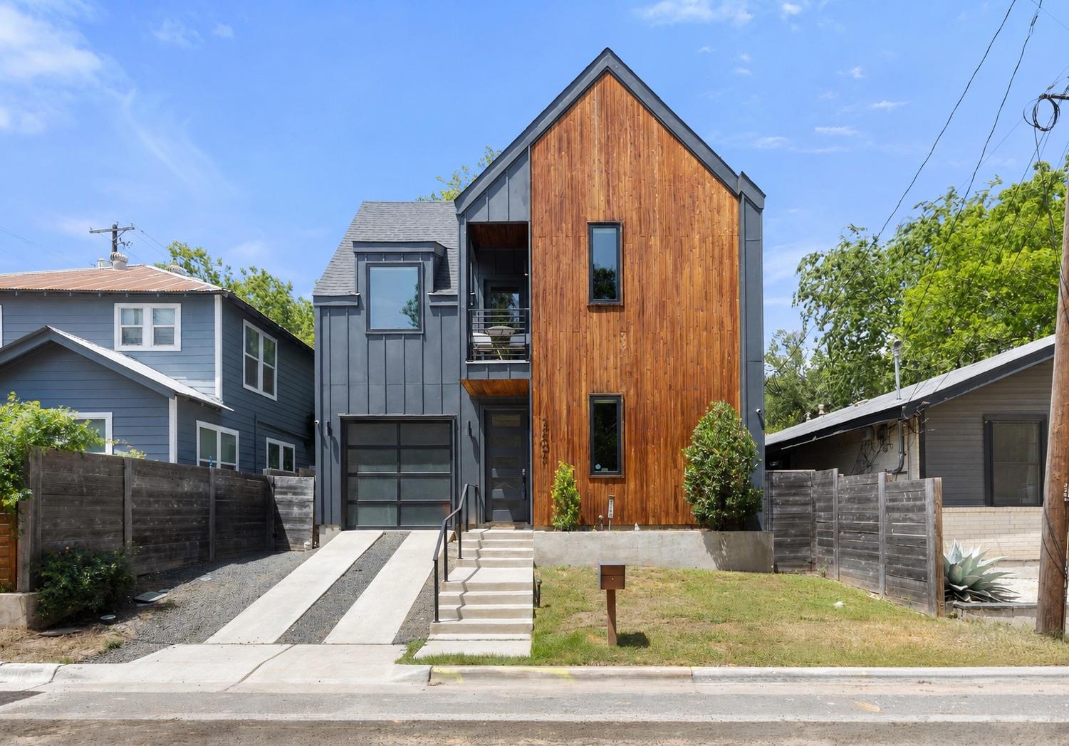 2202 Santa Rita St