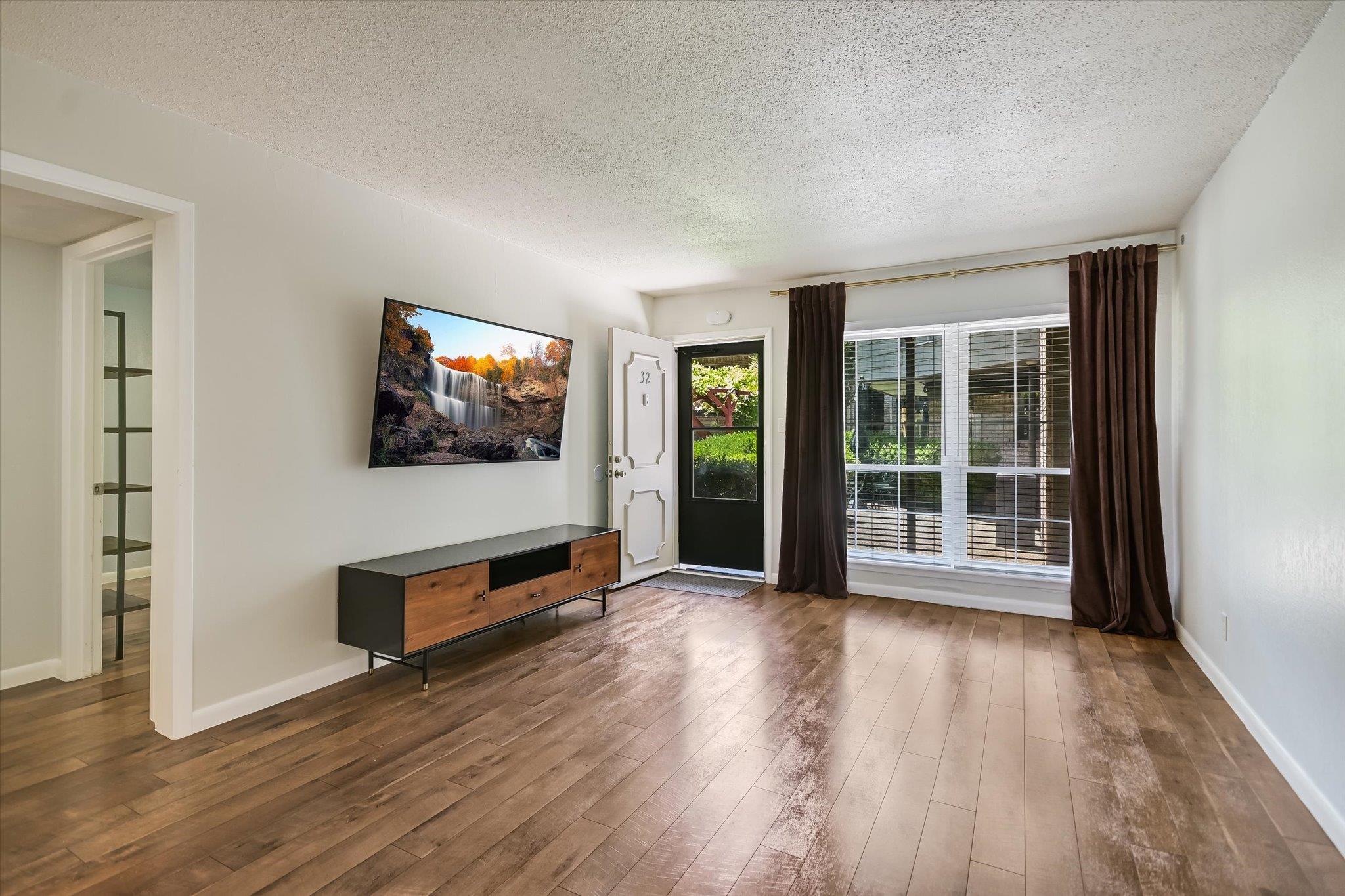 2425 Ashdale Dr
