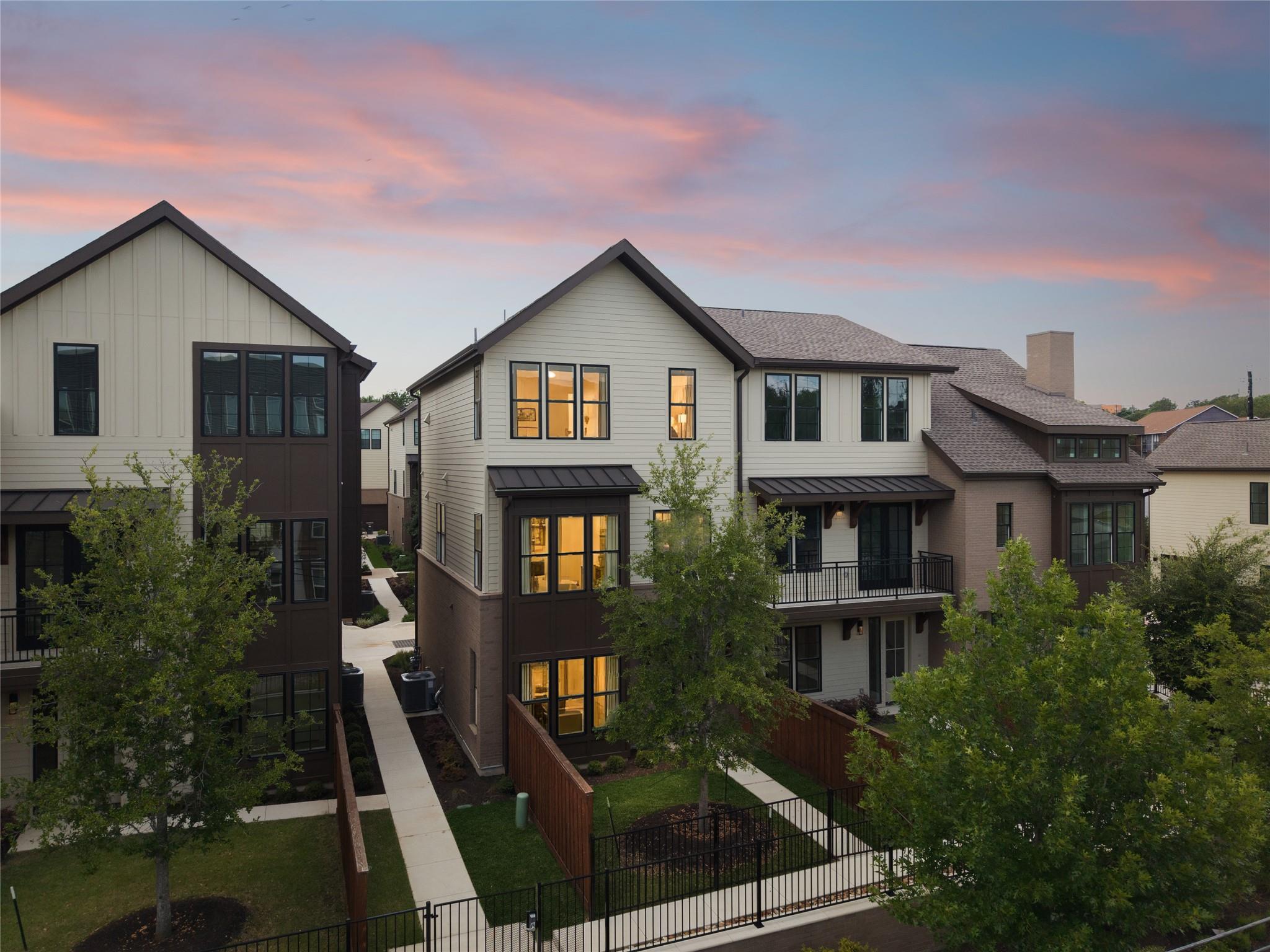 2209 Woodland Ave