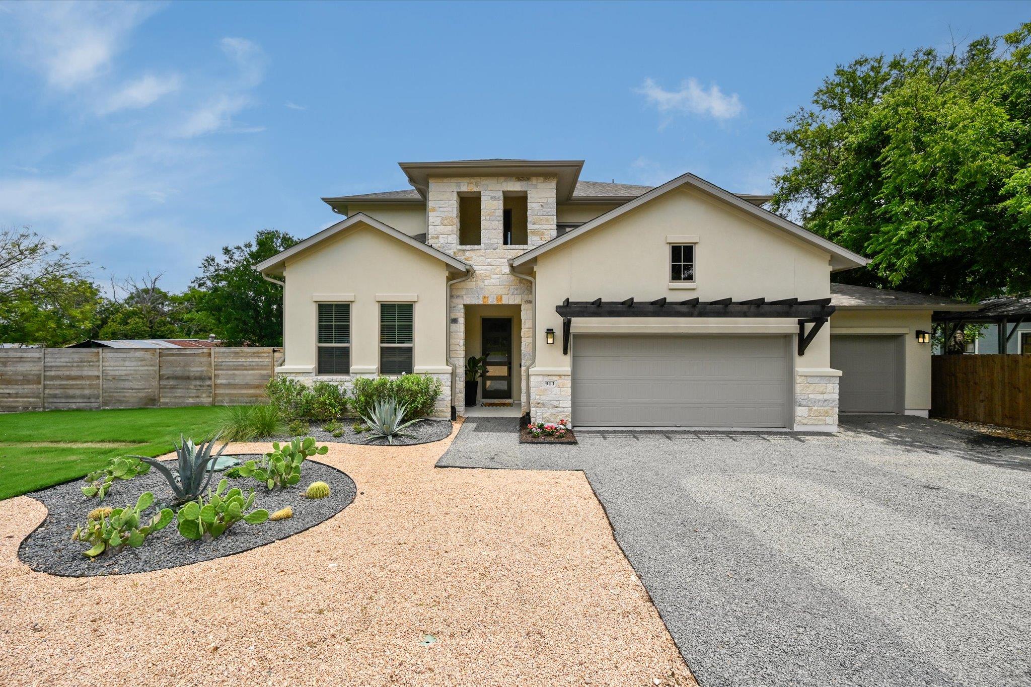 913 Presa Arriba Rd