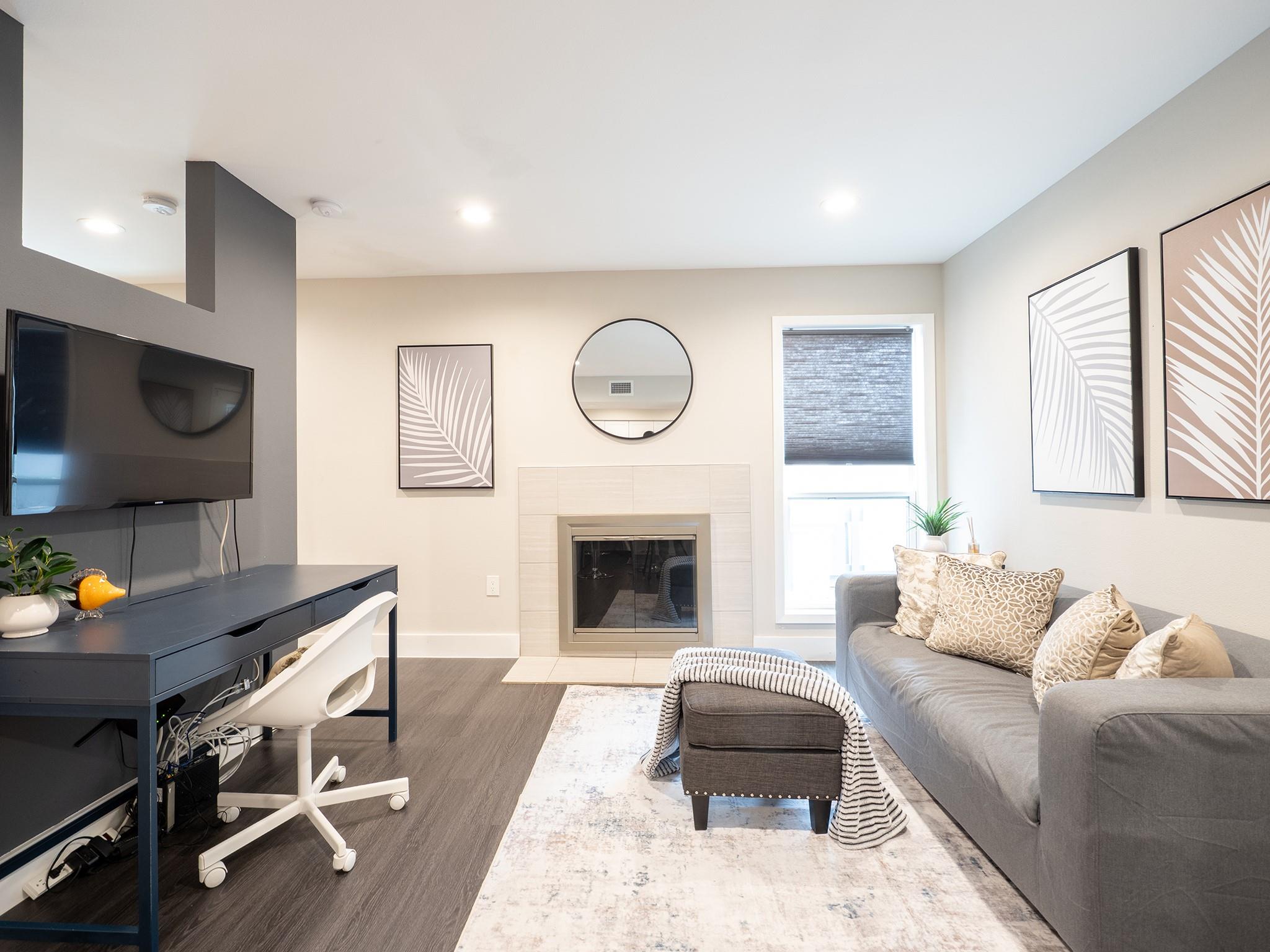 935 La Posada Dr