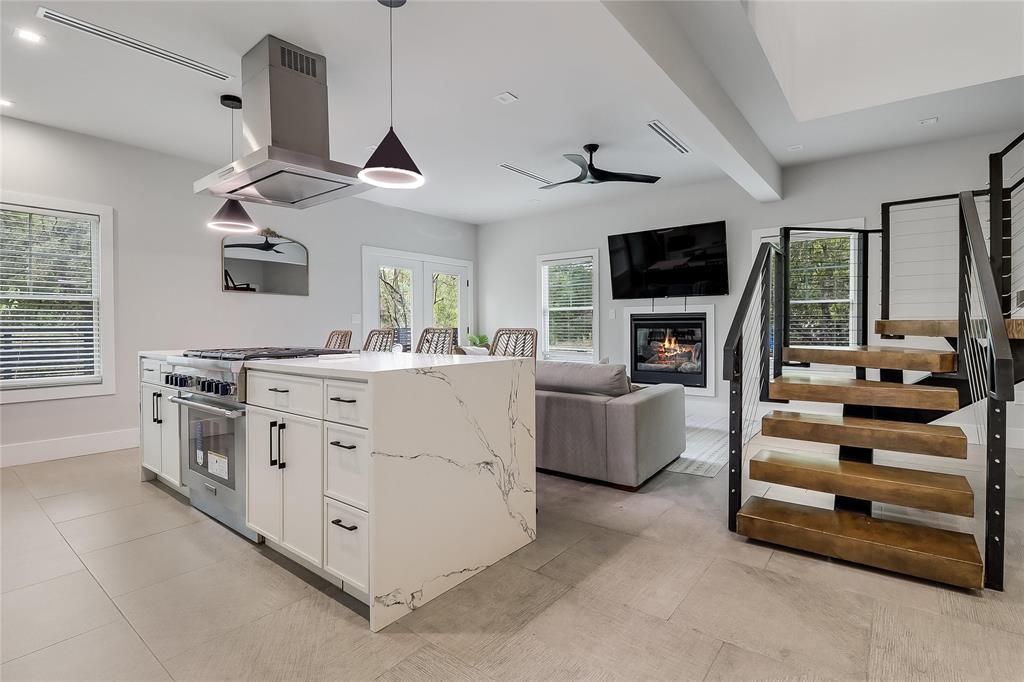1111 Annie St