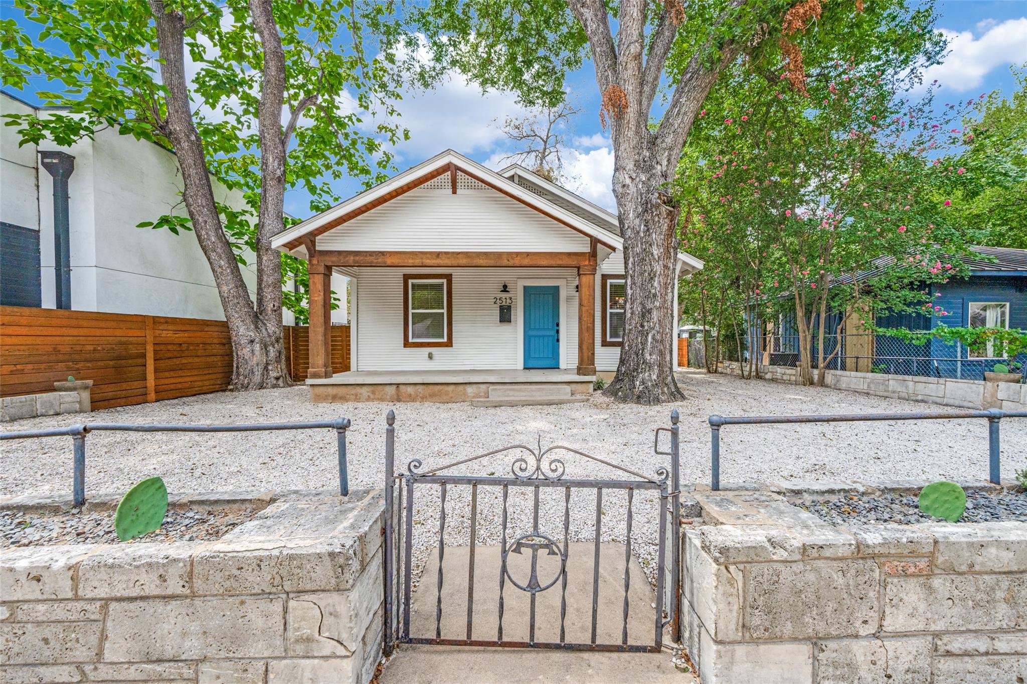 2513 Cesar Chavez St