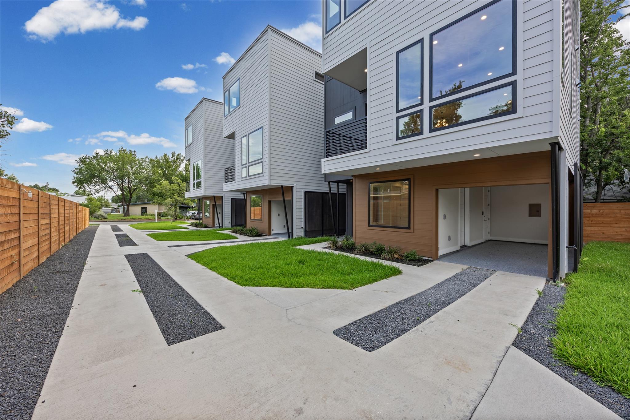 100 Odell St