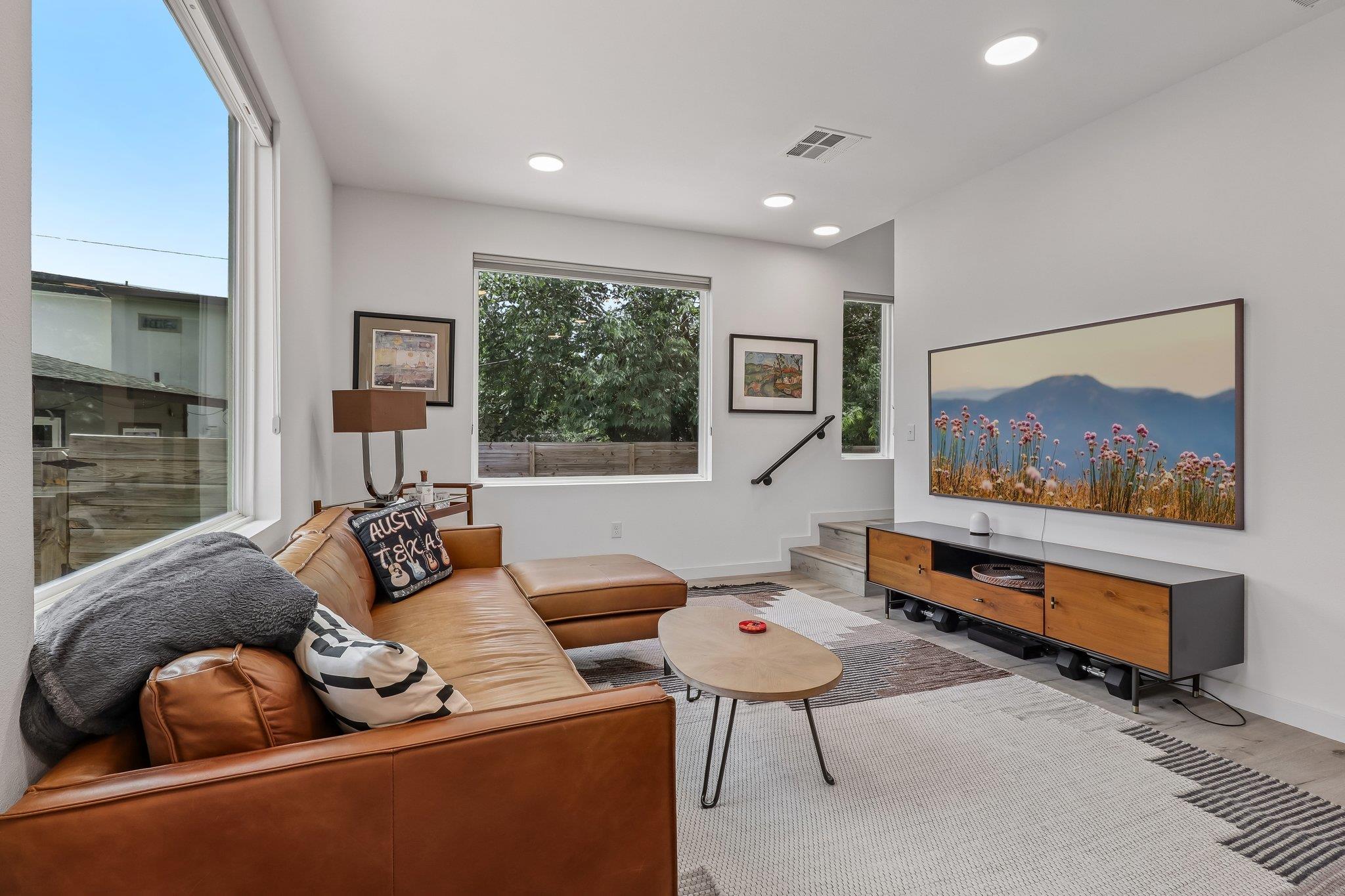 1406 Camelot Cir